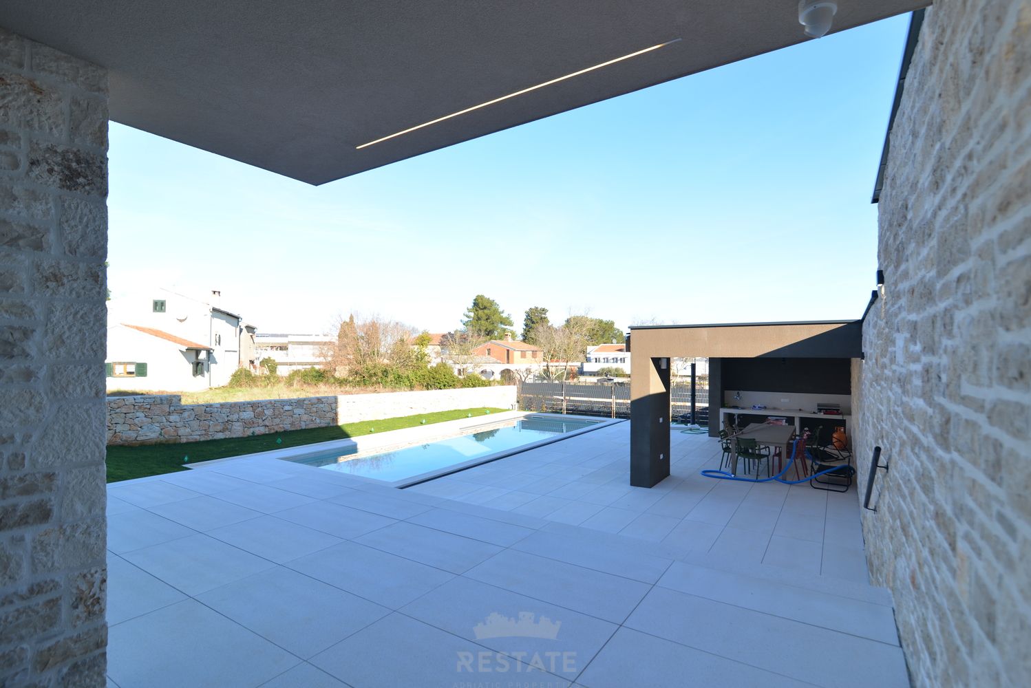 HIŠA (dvostanovanjska), vrhunska gradnja, popolnoma opremljena, z bazenom, 3S, 3KP+wc — Pudarica ulica 12