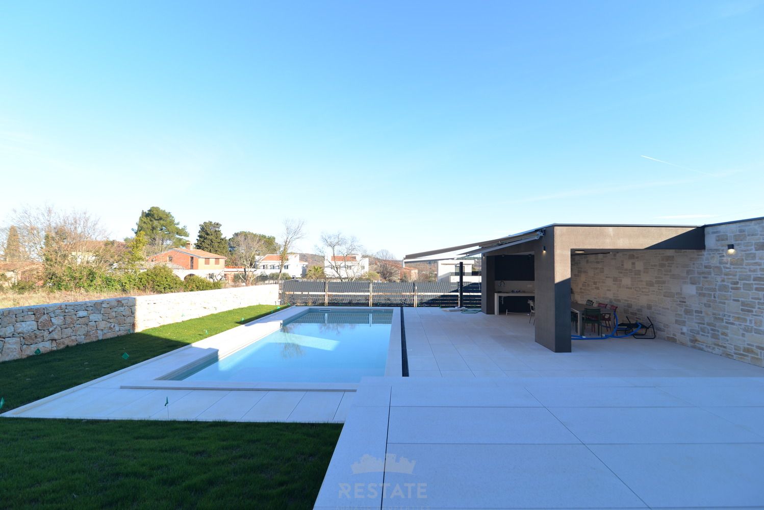 HIŠA (dvostanovanjska), vrhunska gradnja, popolnoma opremljena, z bazenom, 3S, 3KP+wc — Pudarica ulica 12