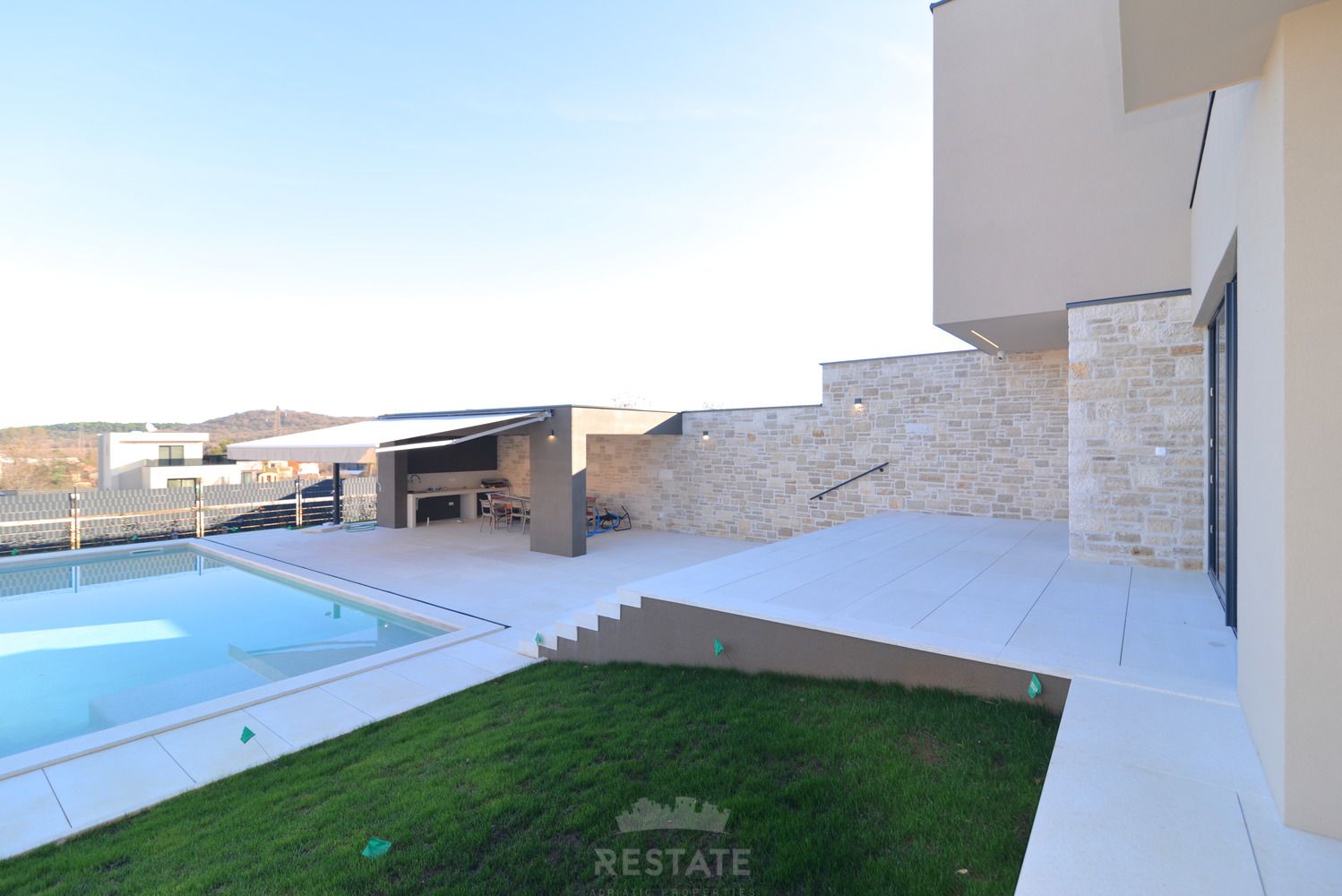 HIŠA (dvostanovanjska), vrhunska gradnja, popolnoma opremljena, z bazenom, 3S, 3KP+wc — Pudarica ulica 12