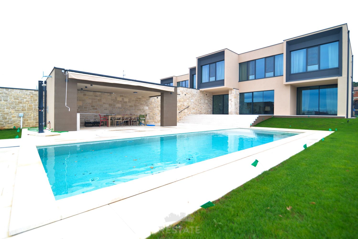 HIŠA (dvostanovanjska), vrhunska gradnja, popolnoma opremljena, z bazenom, 3S, 3KP+wc — Pudarica ulica 12