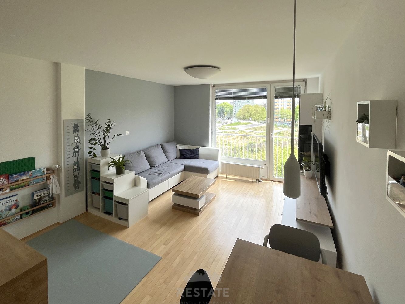 Prijetno 2-sobno, z divgalom, brez balkona, opremljeno — Topniška ulica 33c