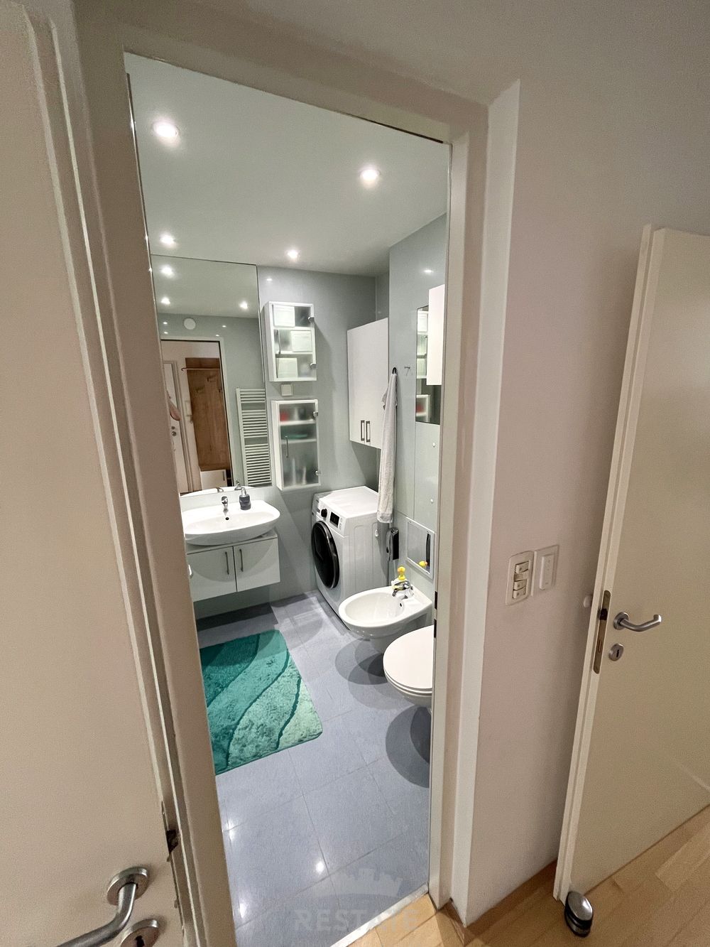 Prijetno 2-sobno, z divgalom, brez balkona, opremljeno — Topniška ulica 33c