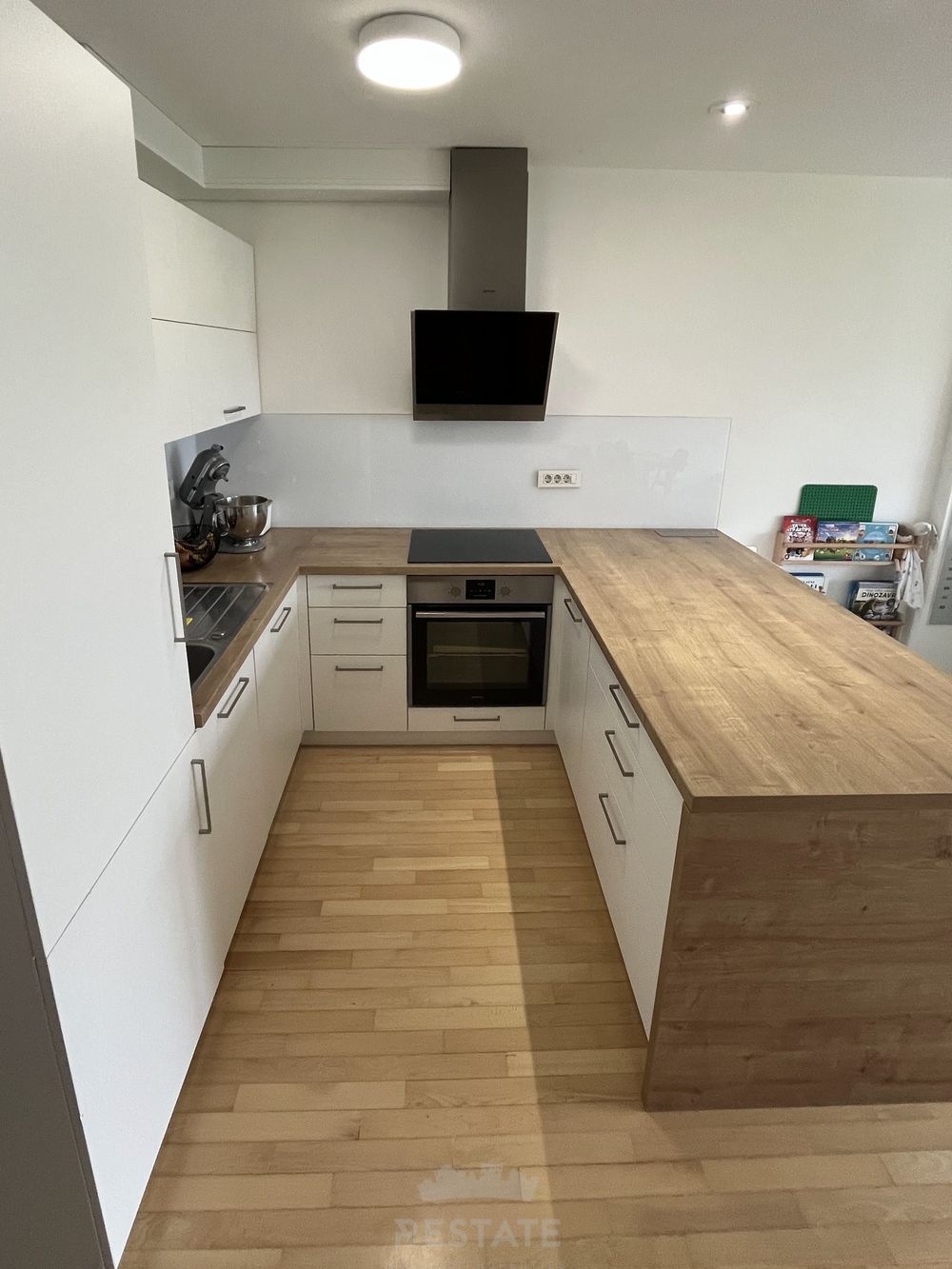 Prijetno 2-sobno, z divgalom, brez balkona, opremljeno — Topniška ulica 33c