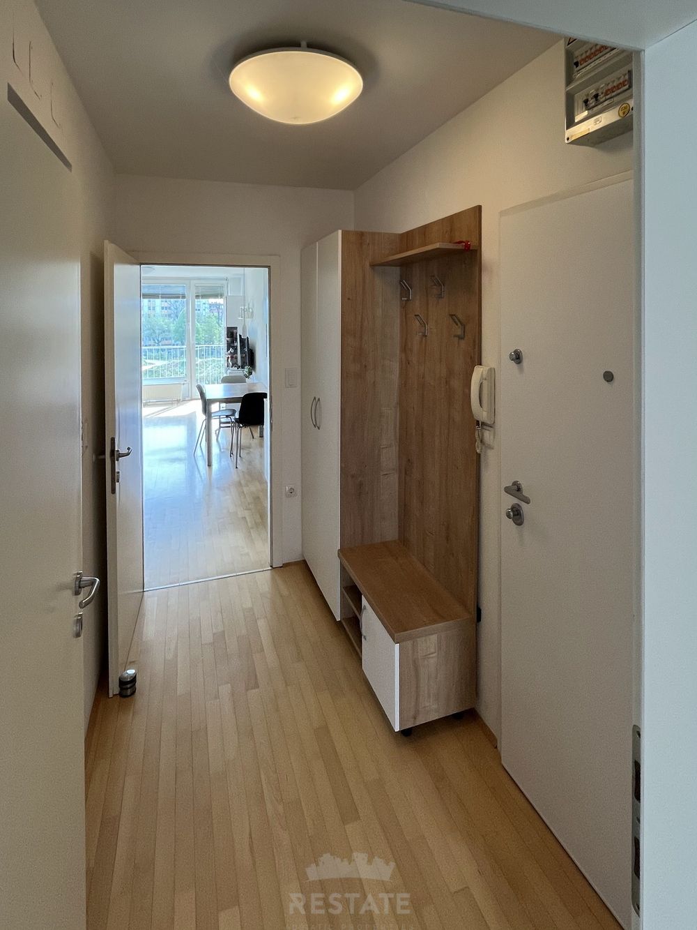 Prijetno 2-sobno, z divgalom, brez balkona, opremljeno — Topniška ulica 33c