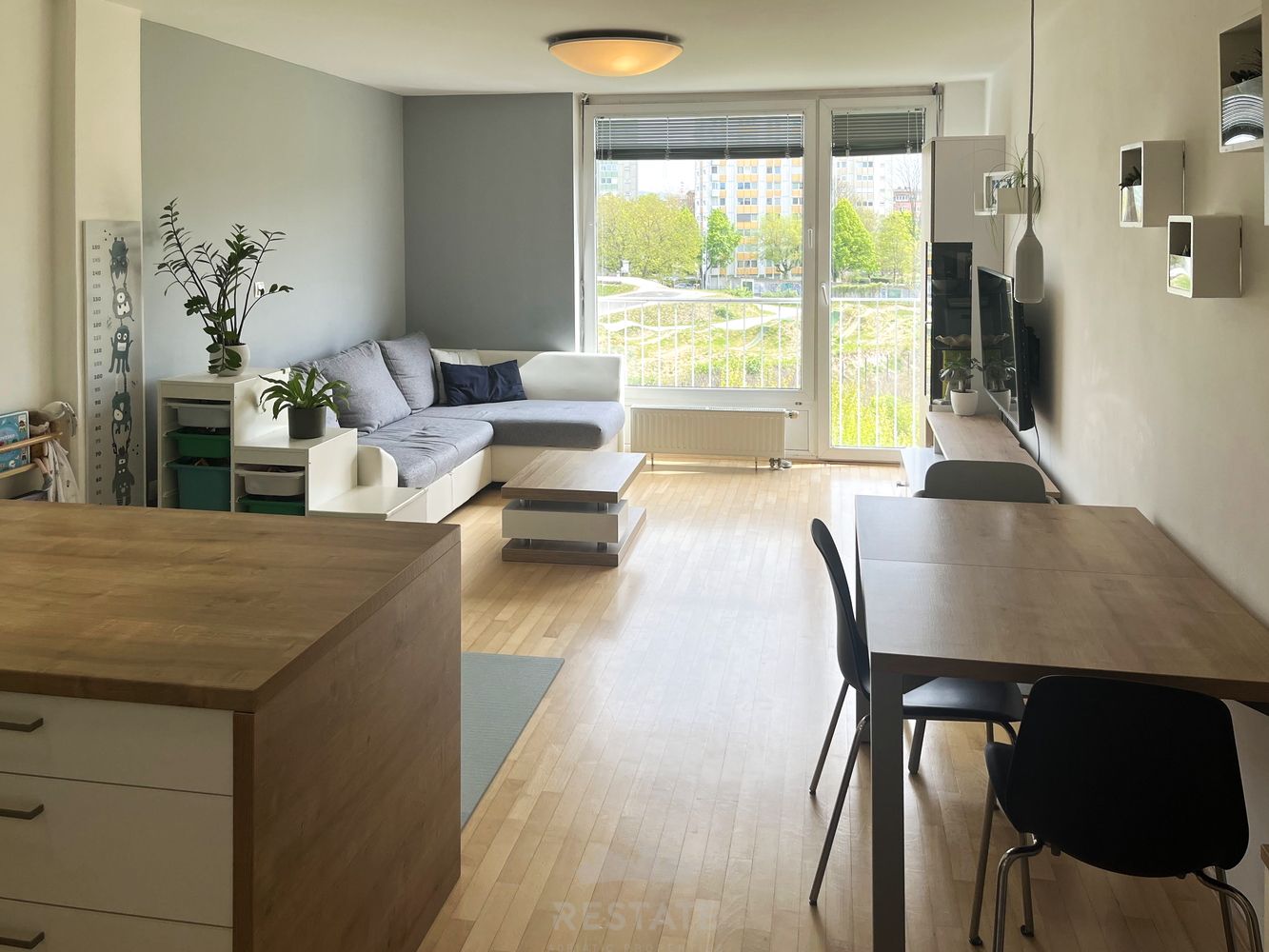 Prijetno 2-sobno, z divgalom, brez balkona, opremljeno — Topniška ulica 33c