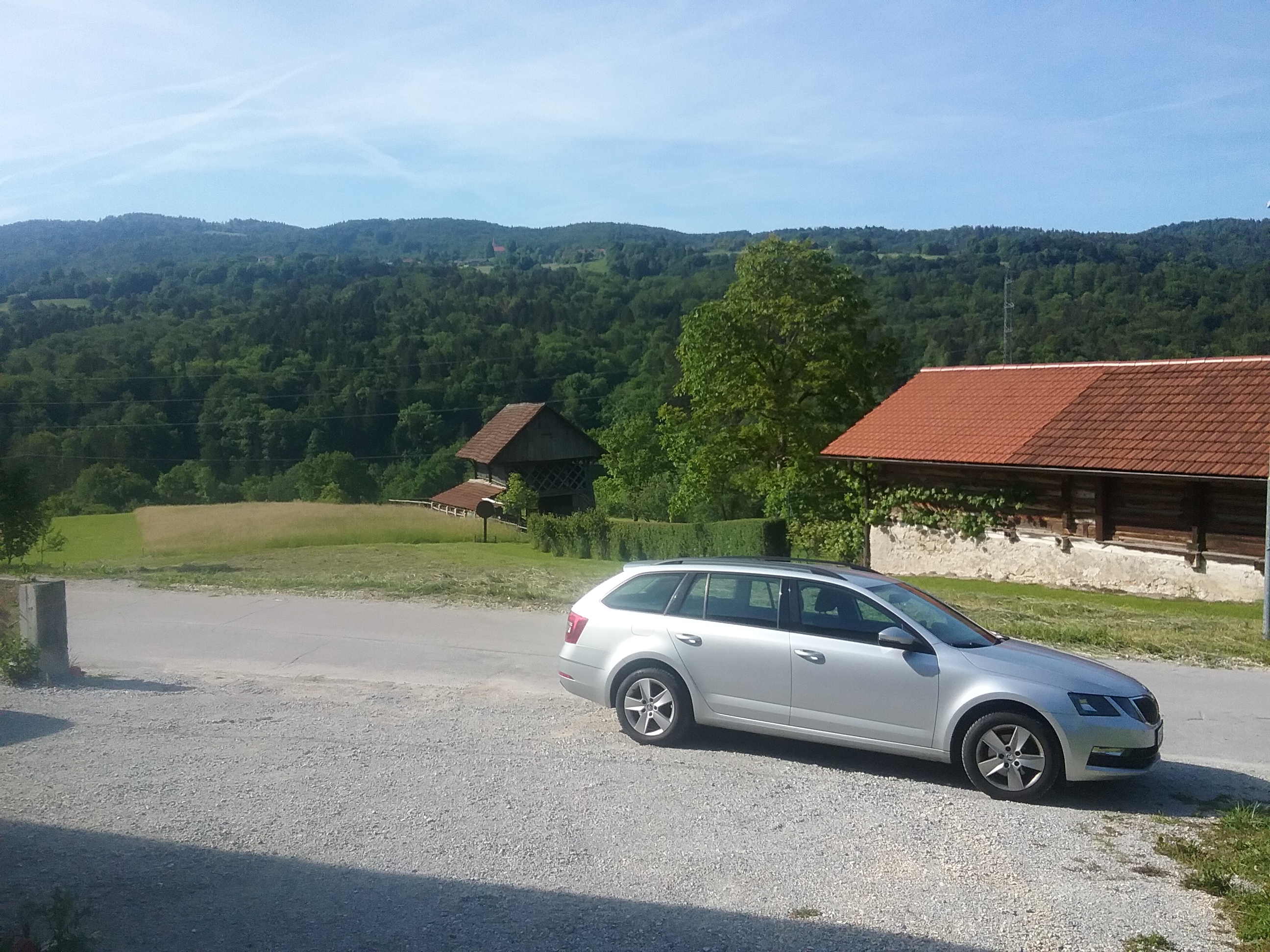 Zazidljivo stavbno zemljišče, lepa parcela v naselju Brdce