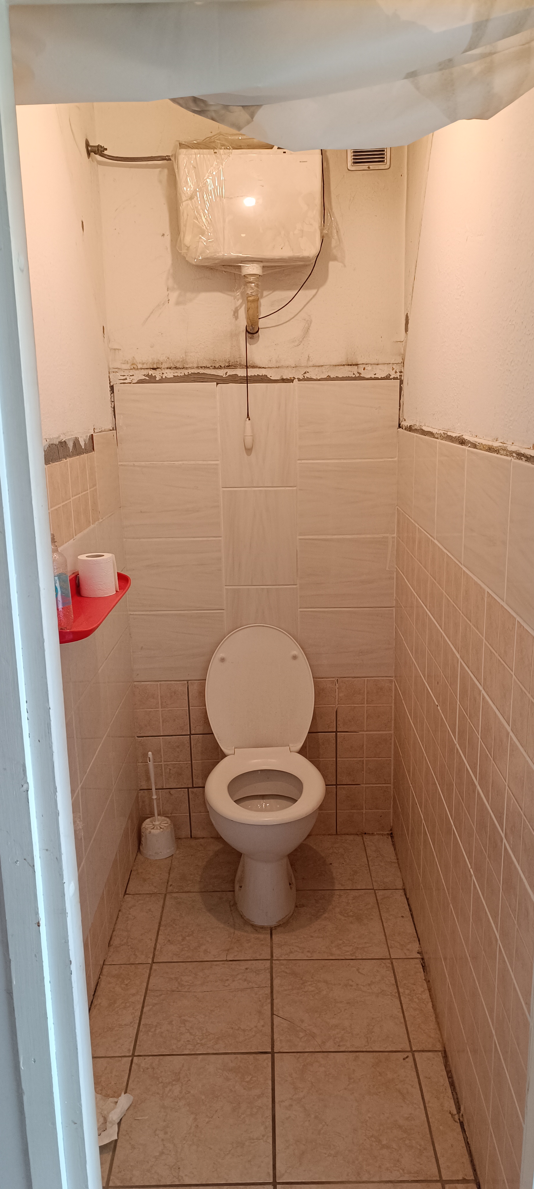75 m2, 3-sobno, zgrajeno l. 1974, 2/6 nad., Prodamo 3-sobno stanovanje - Ljubljana, Dunajska bližina, prodamo. Cena: 339.000,00 EUR