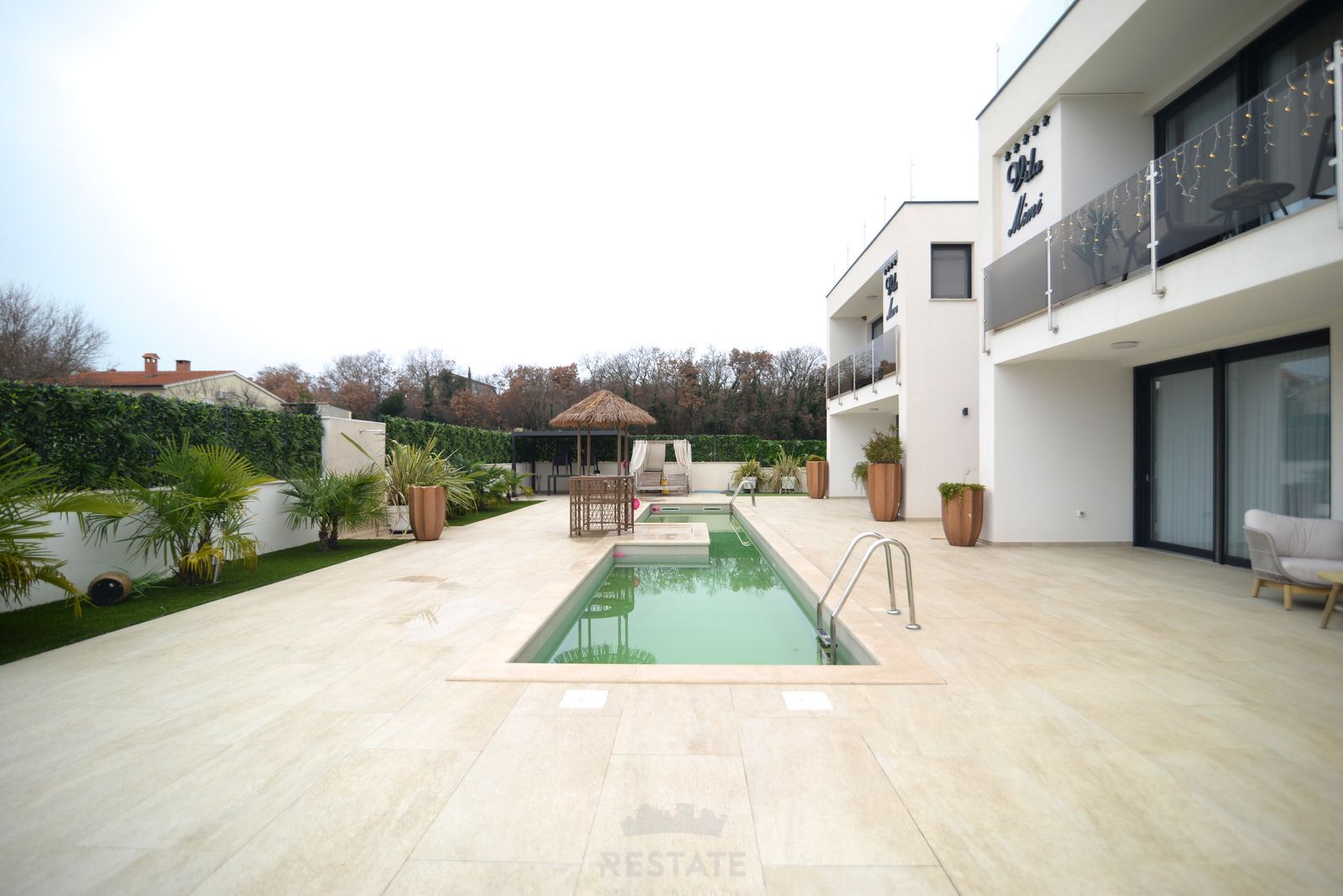 HOUSE WITH 2 UNITS & W/ POOL 2x (3-BED, 3-BATH) — Varvari 110