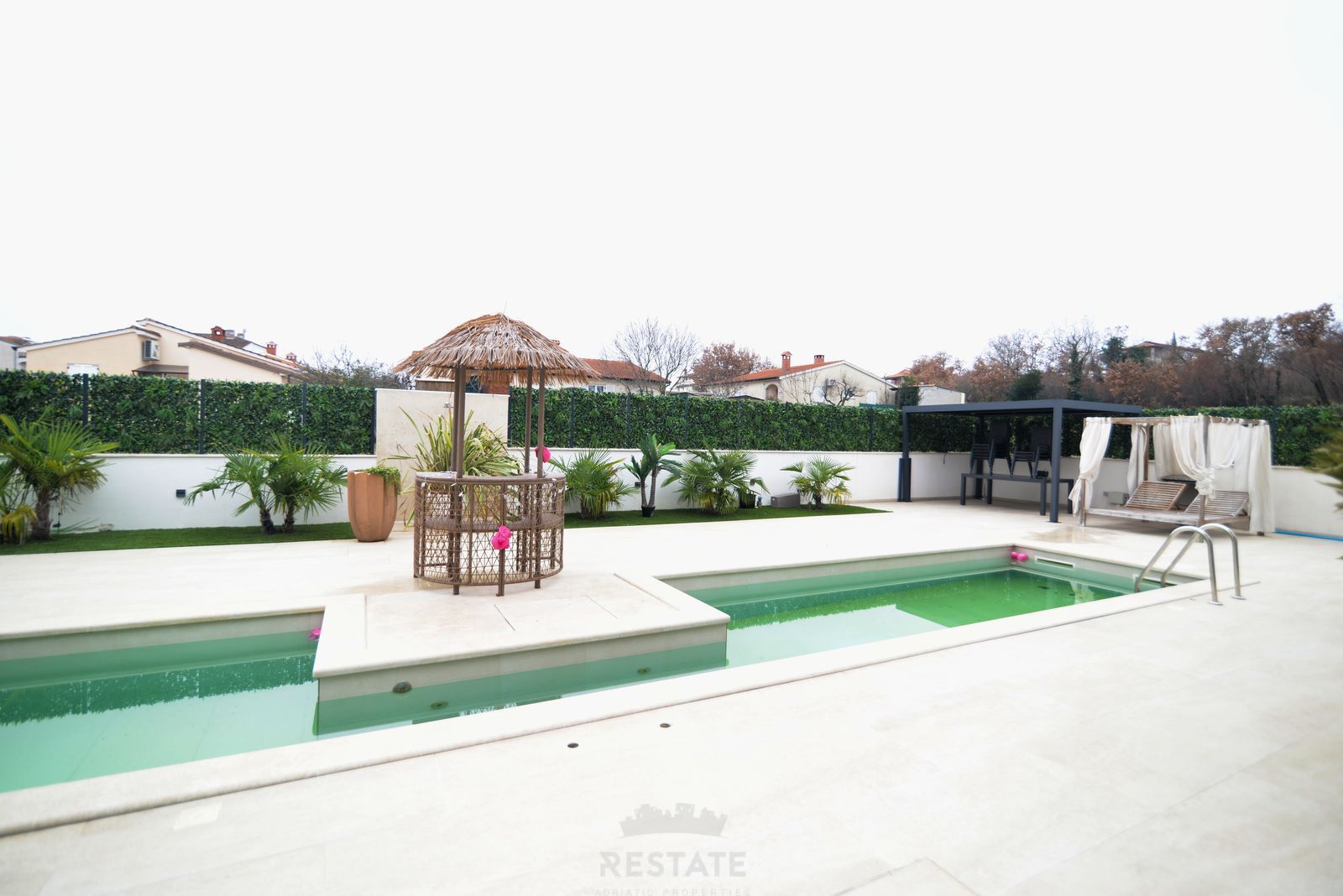 HOUSE WITH 2 UNITS & W/ POOL 2x (3-BED, 3-BATH) — Varvari 110