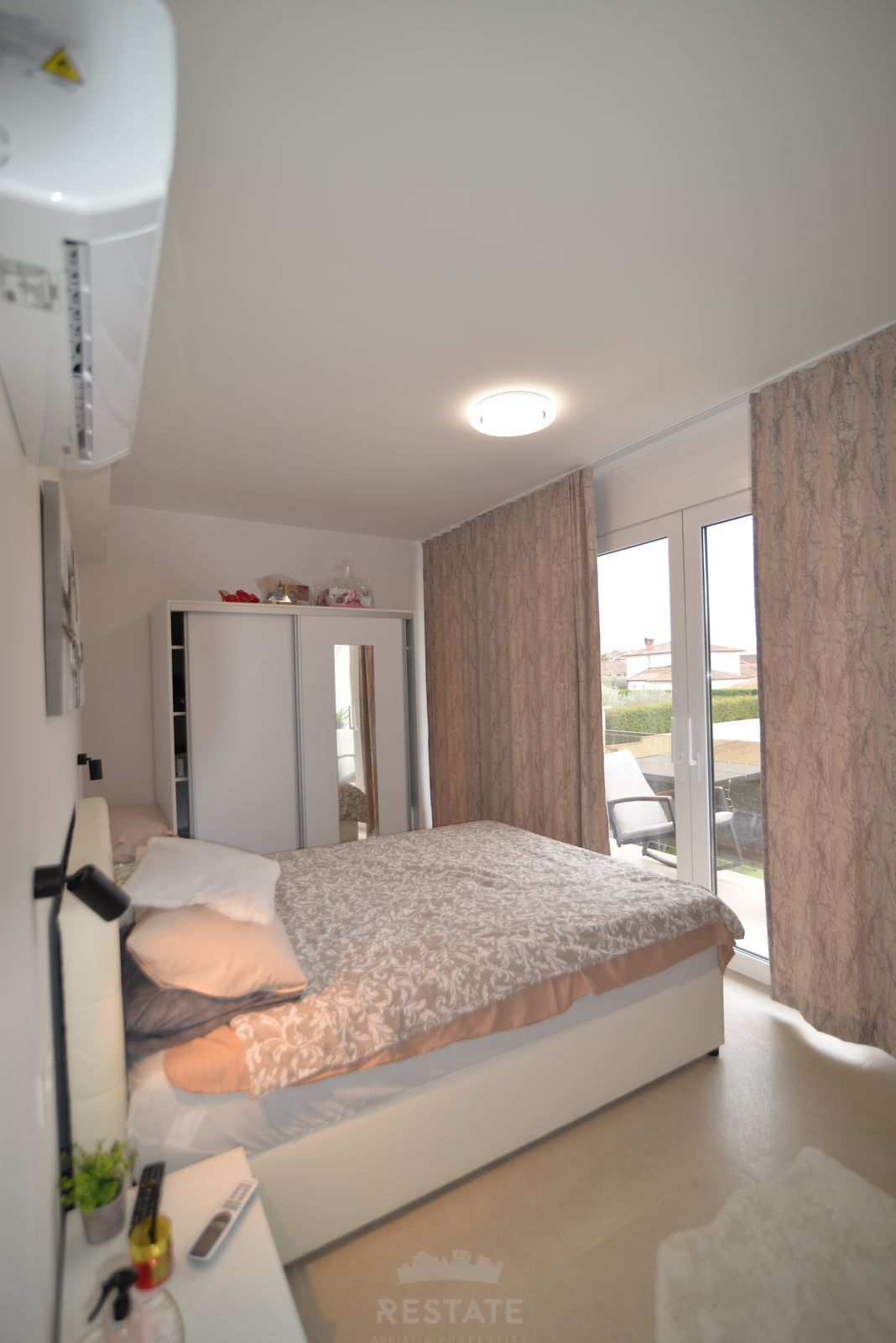 HOUSE WITH 2 UNITS & W/ POOL 2x (3-BED, 3-BATH) — Varvari 110