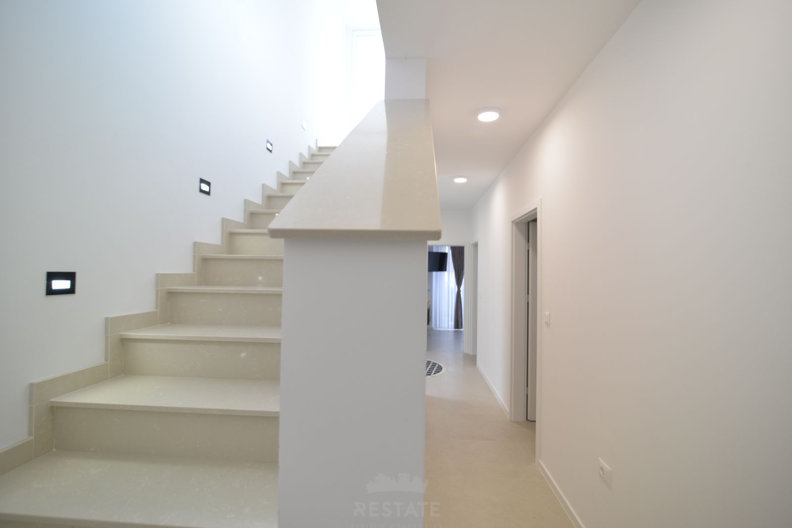 HOUSE WITH 2 UNITS & W/ POOL 2x (3-BED, 3-BATH) — Varvari 110