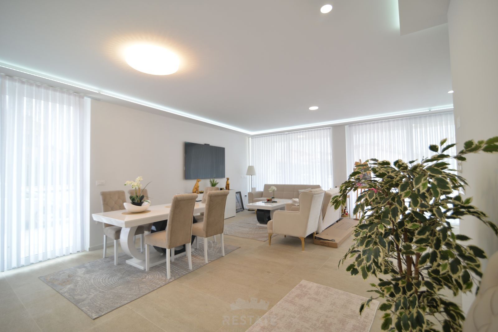HOUSE WITH 2 UNITS & W/ POOL 2x (3-BED, 3-BATH) — Varvari 110