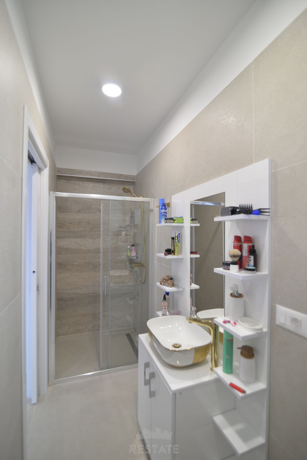 HOUSE WITH 2 UNITS & W/ POOL 2x (3-BED, 3-BATH) — Varvari 110