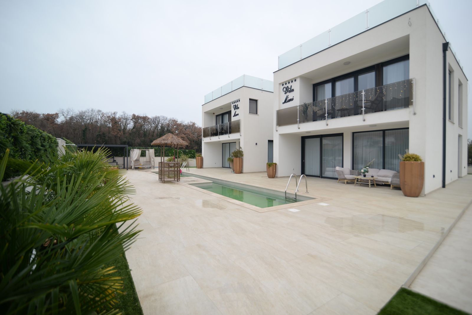 HOUSE WITH 2 UNITS & W/ POOL 2x (3-BED, 3-BATH) — Varvari 110