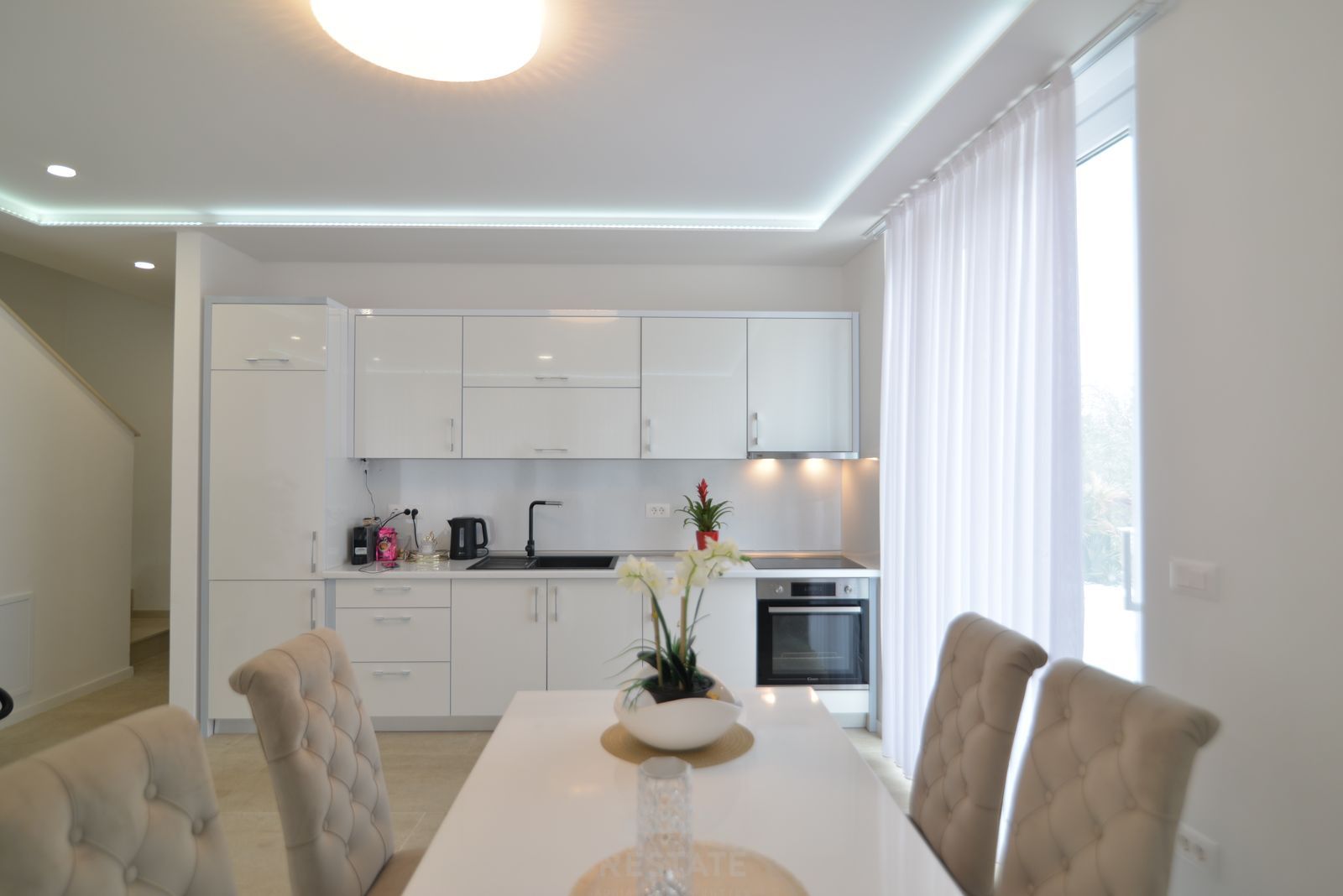 HOUSE WITH 2 UNITS & W/ POOL 2x (3-BED, 3-BATH) — Varvari 110