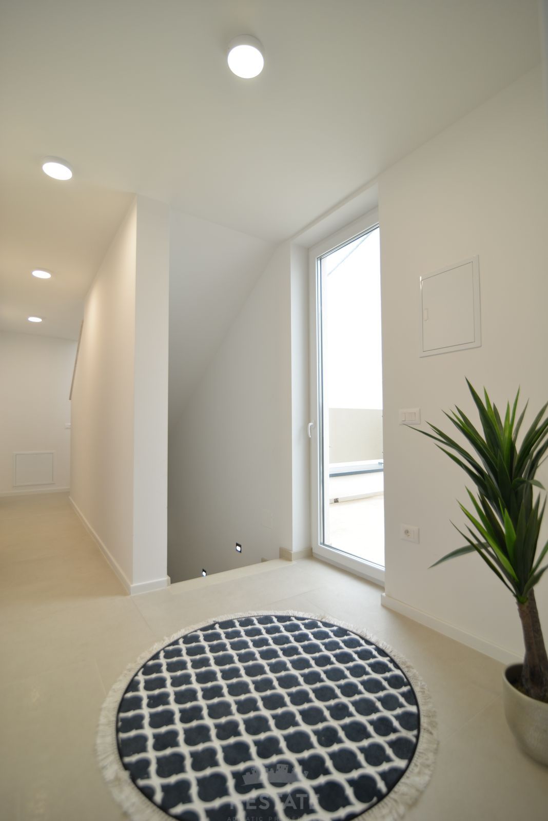 HOUSE WITH 2 UNITS & W/ POOL 2x (3-BED, 3-BATH) — Varvari 110