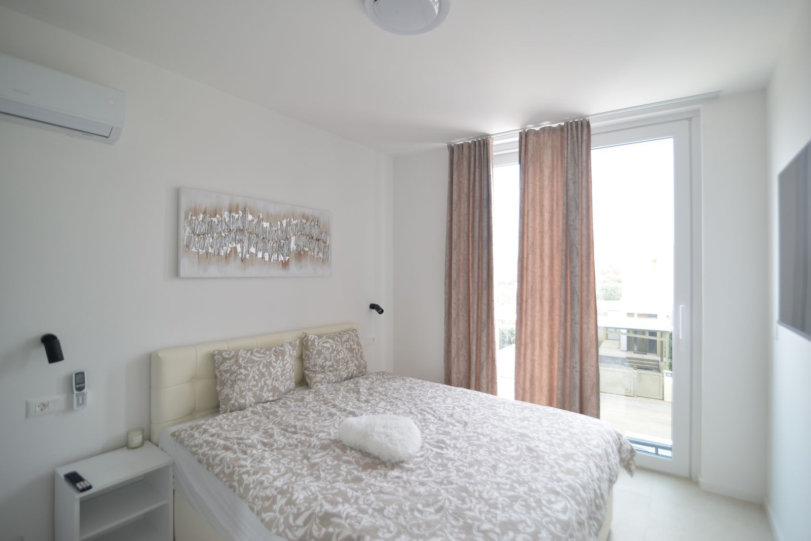 HOUSE WITH 2 UNITS & W/ POOL 2x (3-BED, 3-BATH) — Varvari 110
