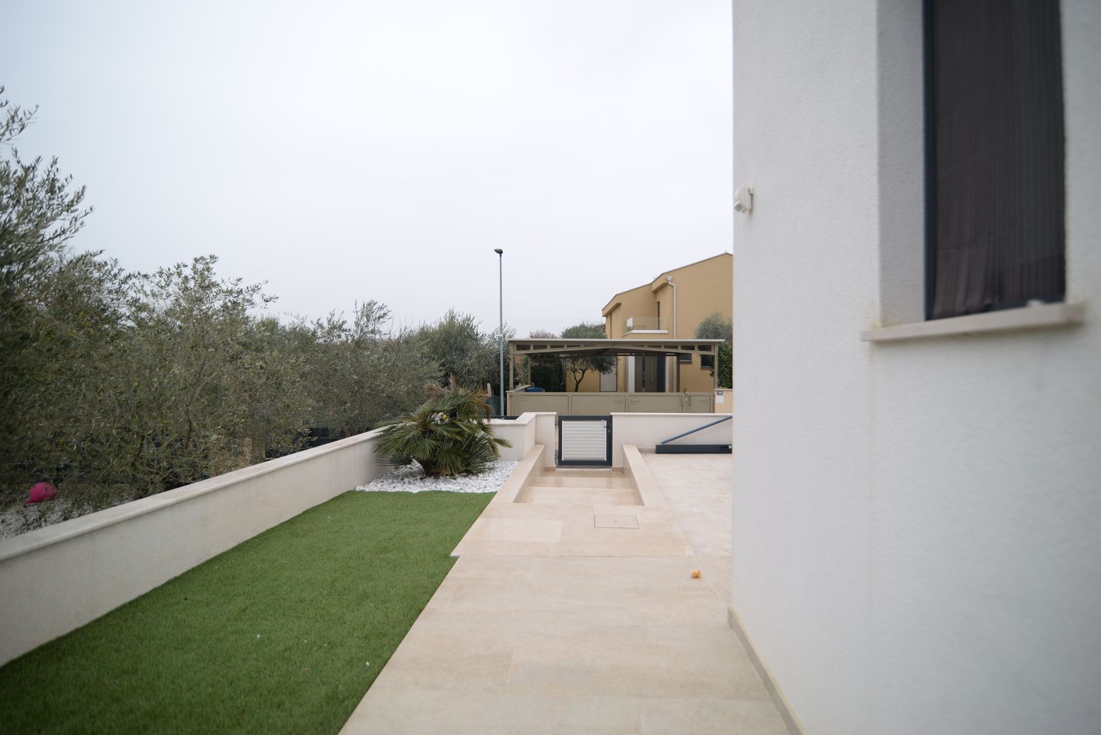 HOUSE WITH 2 UNITS & W/ POOL 2x (3-BED, 3-BATH) — Varvari 110