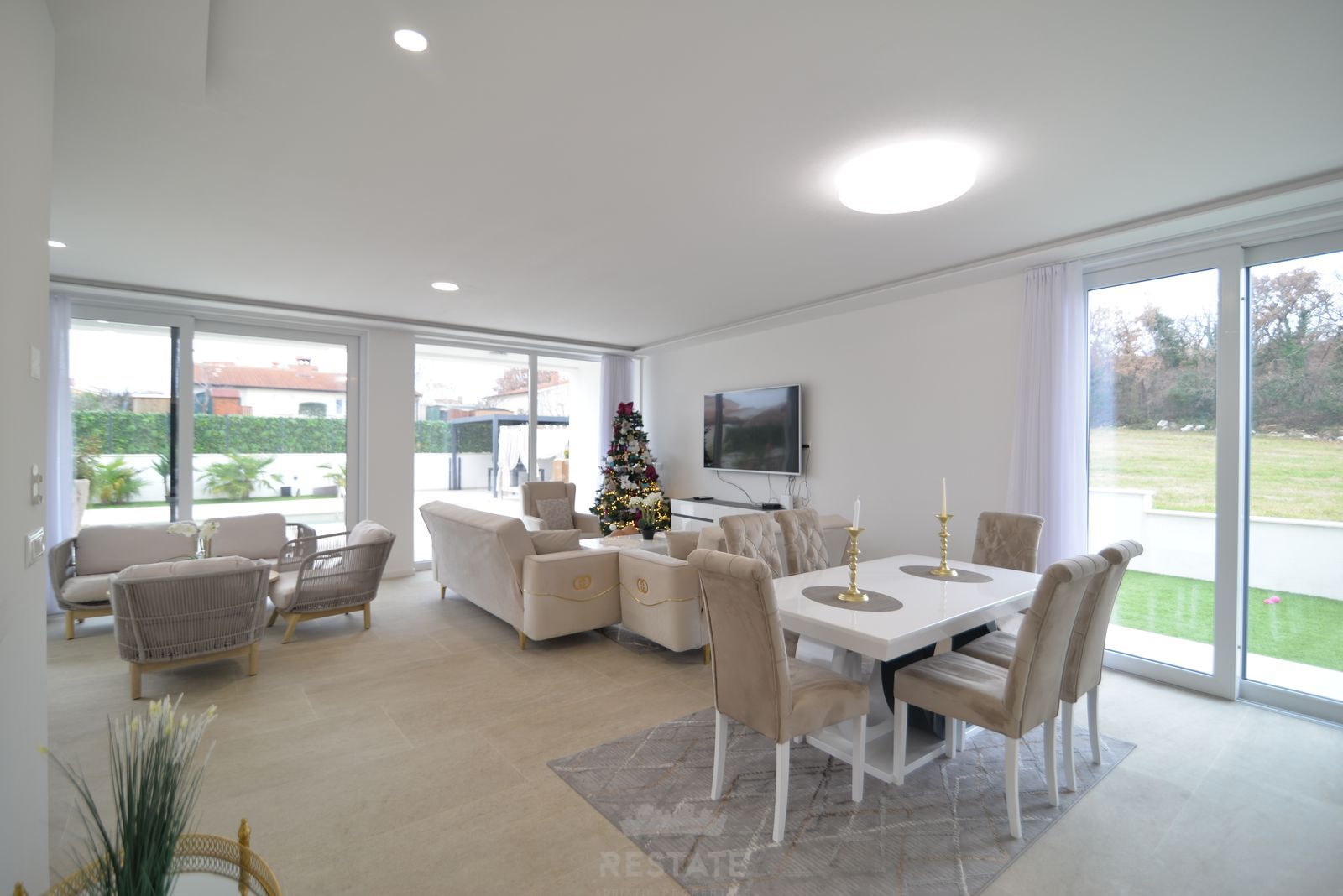 HOUSE WITH 2 UNITS & W/ POOL 2x (3-BED, 3-BATH) — Varvari 110