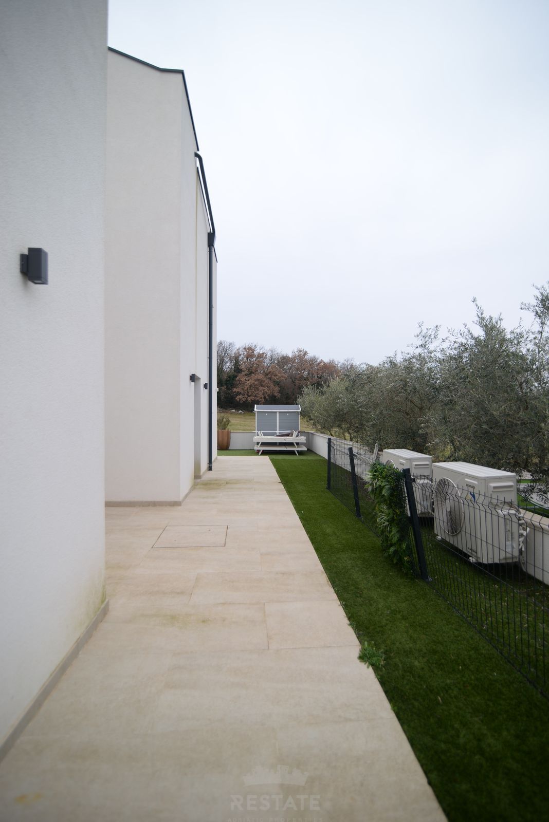 HOUSE WITH 2 UNITS & W/ POOL 2x (3-BED, 3-BATH) — Varvari 110