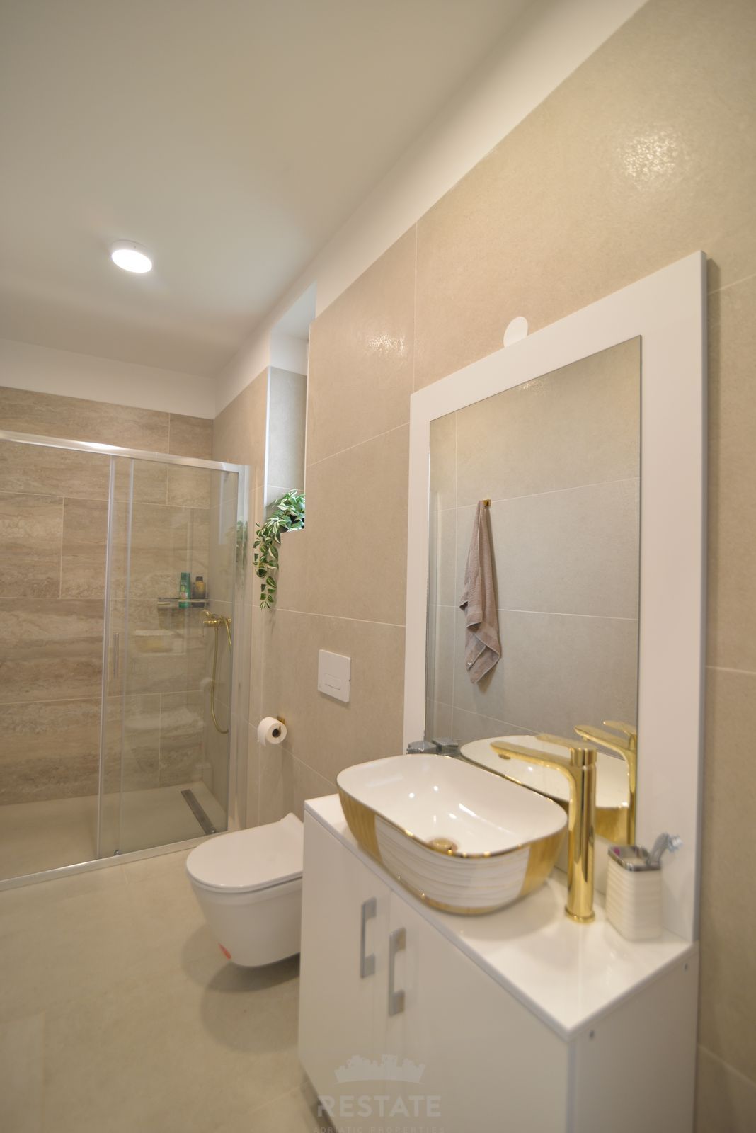HOUSE WITH 2 UNITS & W/ POOL 2x (3-BED, 3-BATH) — Varvari 110