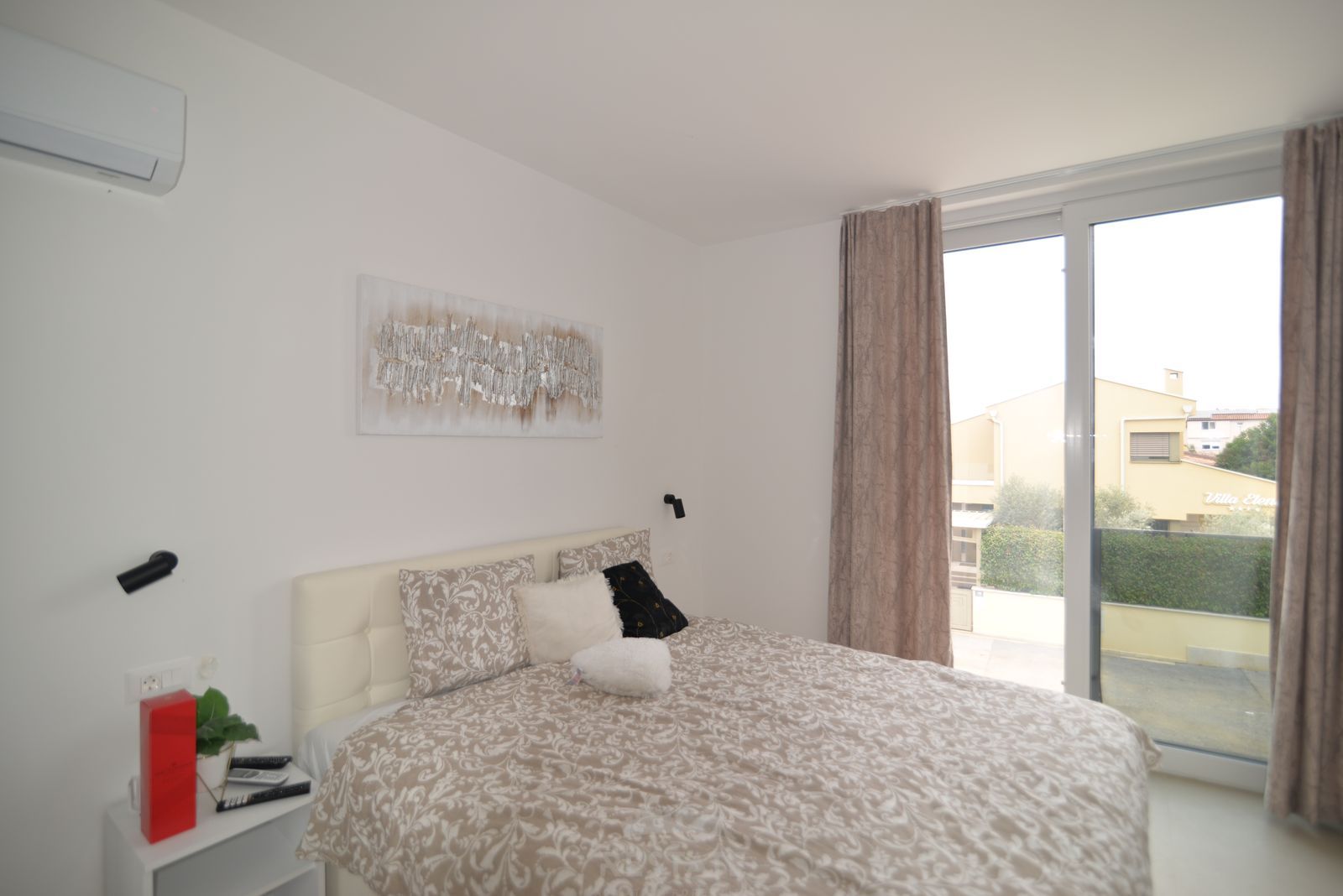 HOUSE WITH 2 UNITS & W/ POOL 2x (3-BED, 3-BATH) — Varvari 110
