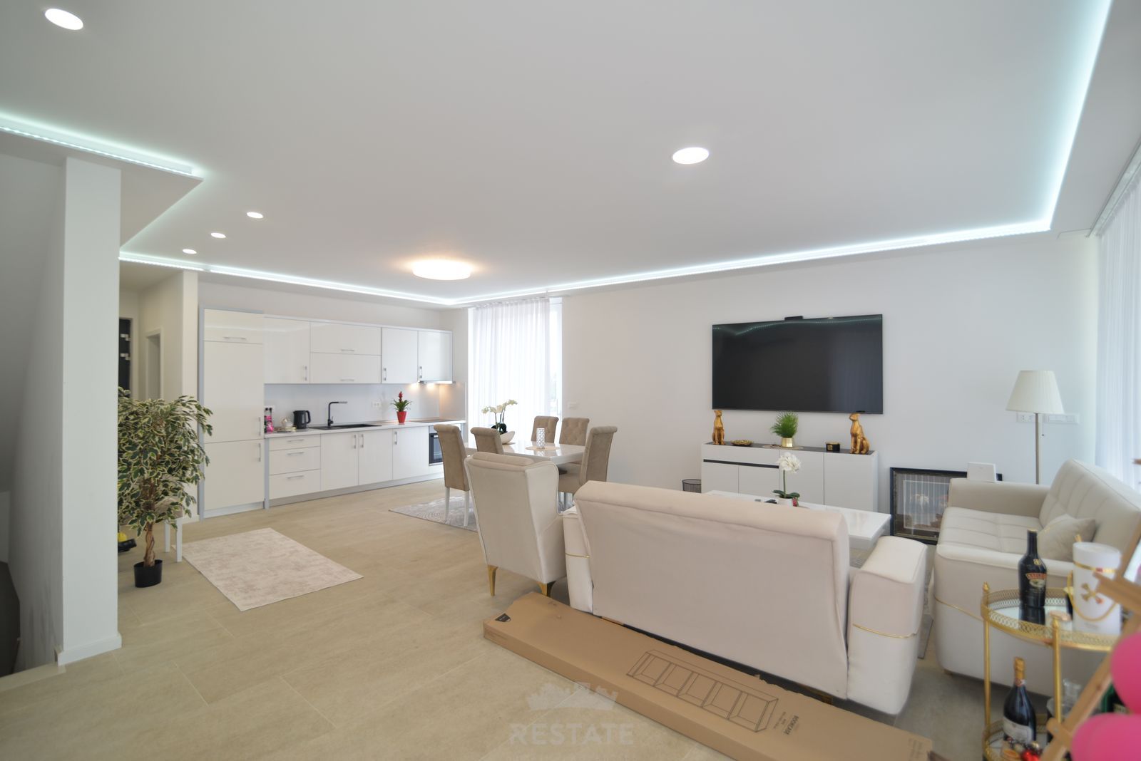 HOUSE WITH 2 UNITS & W/ POOL 2x (3-BED, 3-BATH) — Varvari 110