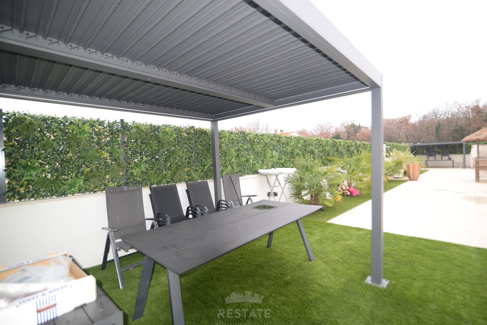 HOUSE WITH 2 UNITS & W/ POOL 2x (3-BED, 3-BATH) — Varvari 110