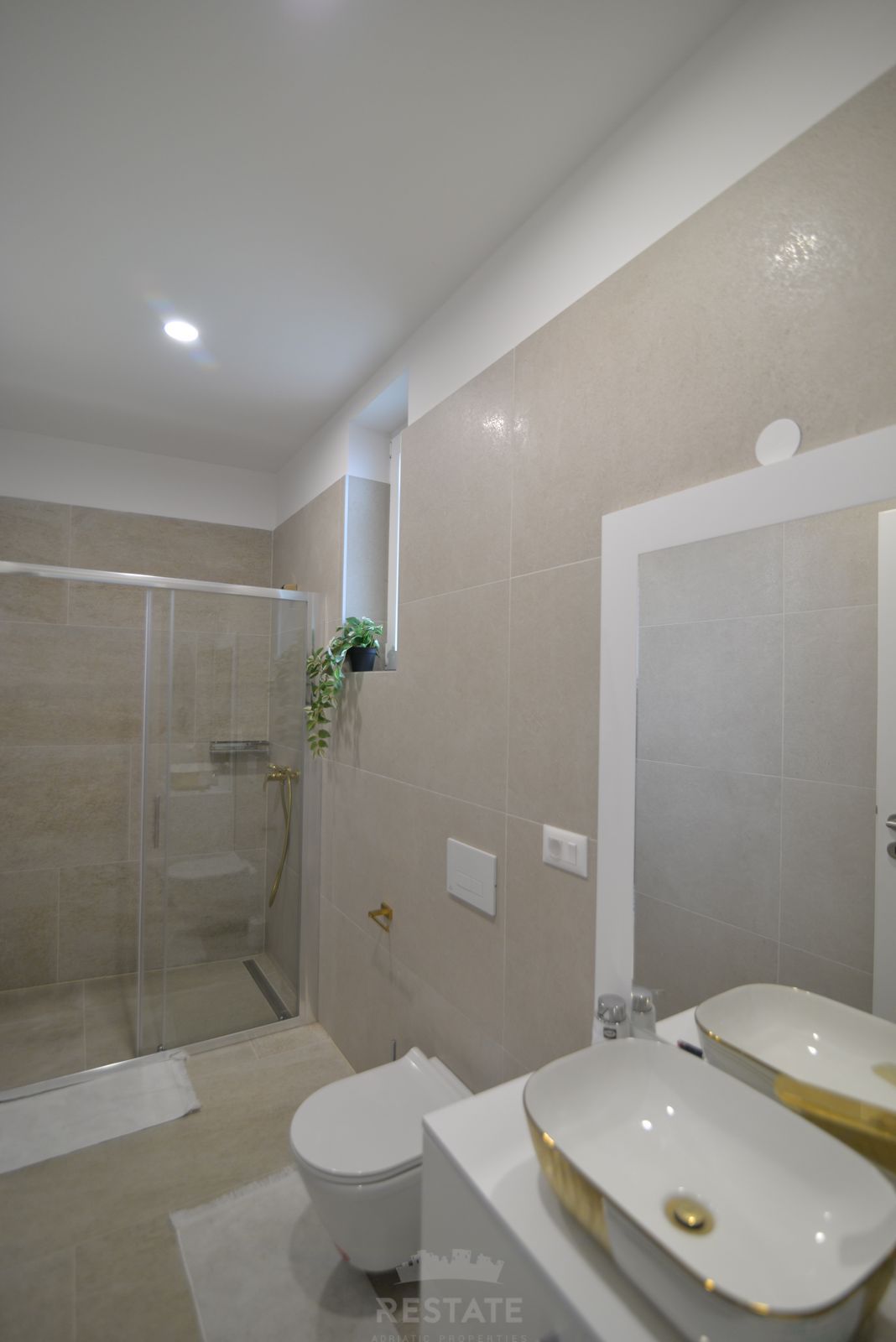 HOUSE WITH 2 UNITS & W/ POOL 2x (3-BED, 3-BATH) — Varvari 110