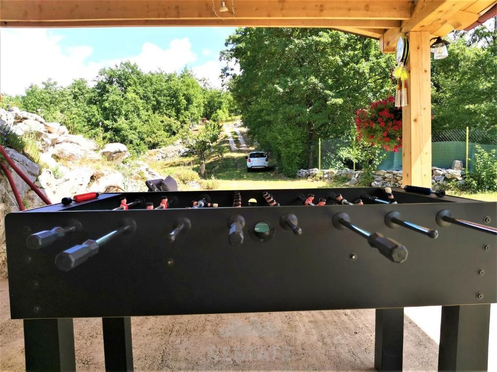 Oddamo_ hiša z bazenom in vrtom — Poljane 29