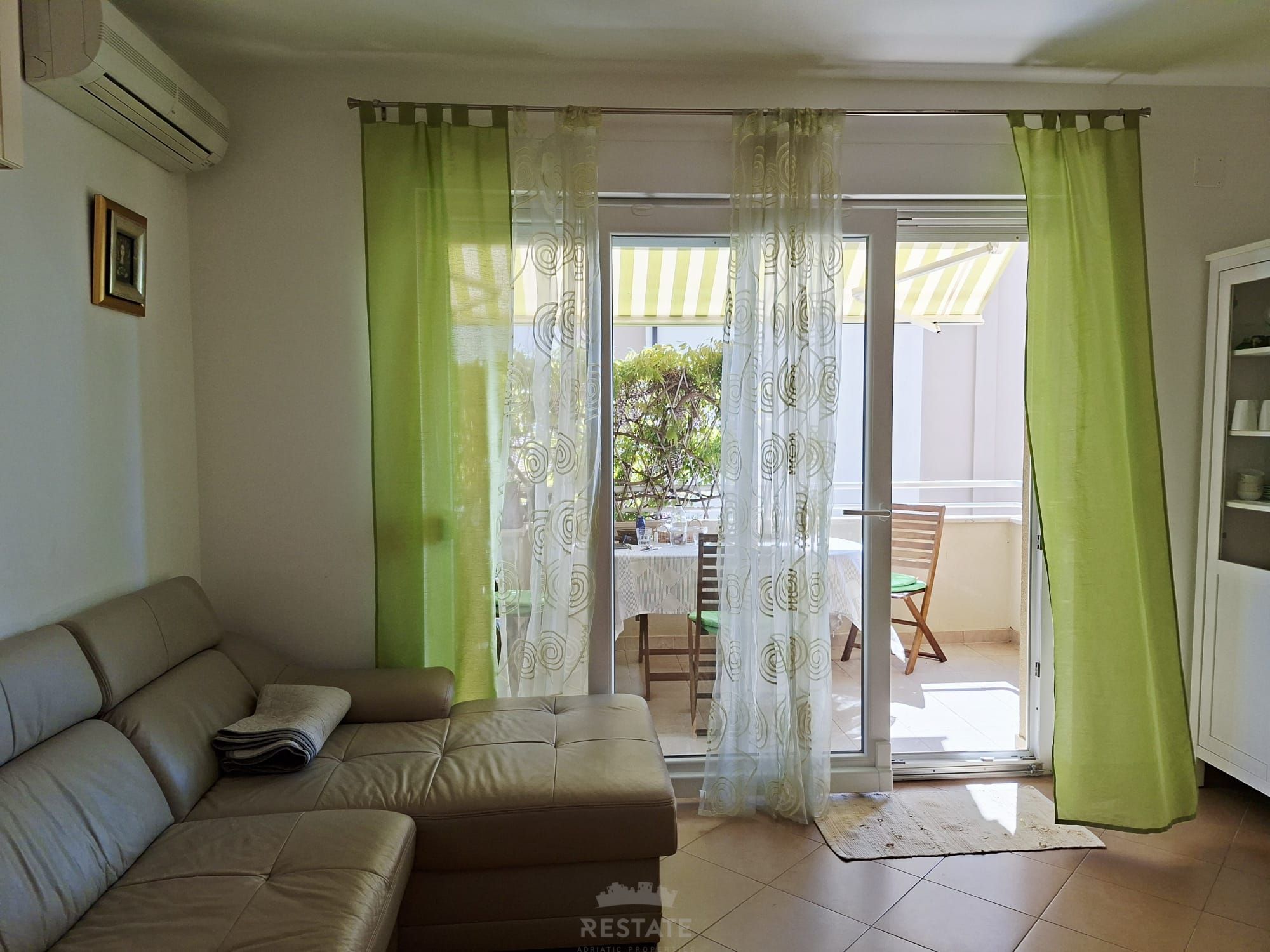 300 m od morja, opremljeno, 2S+DB, 1x PM, balkon, etažirano — Istarska ulica 21c