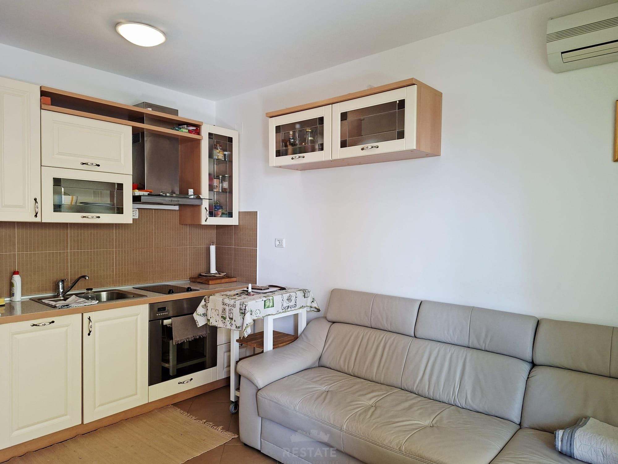 300 m od morja, opremljeno, 2S+DB, 1x PM, balkon, etažirano — Istarska ulica 21c
