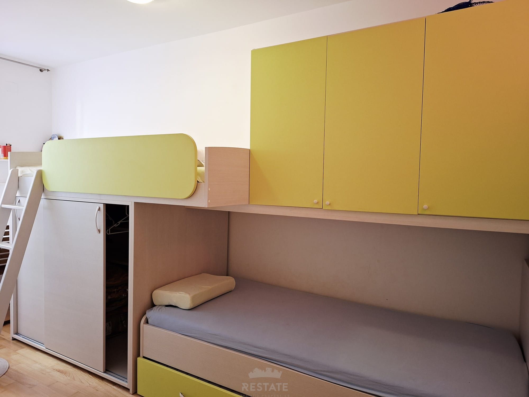 300 m od morja, opremljeno, 2S+DB, 1x PM, balkon, etažirano — Istarska ulica 21c