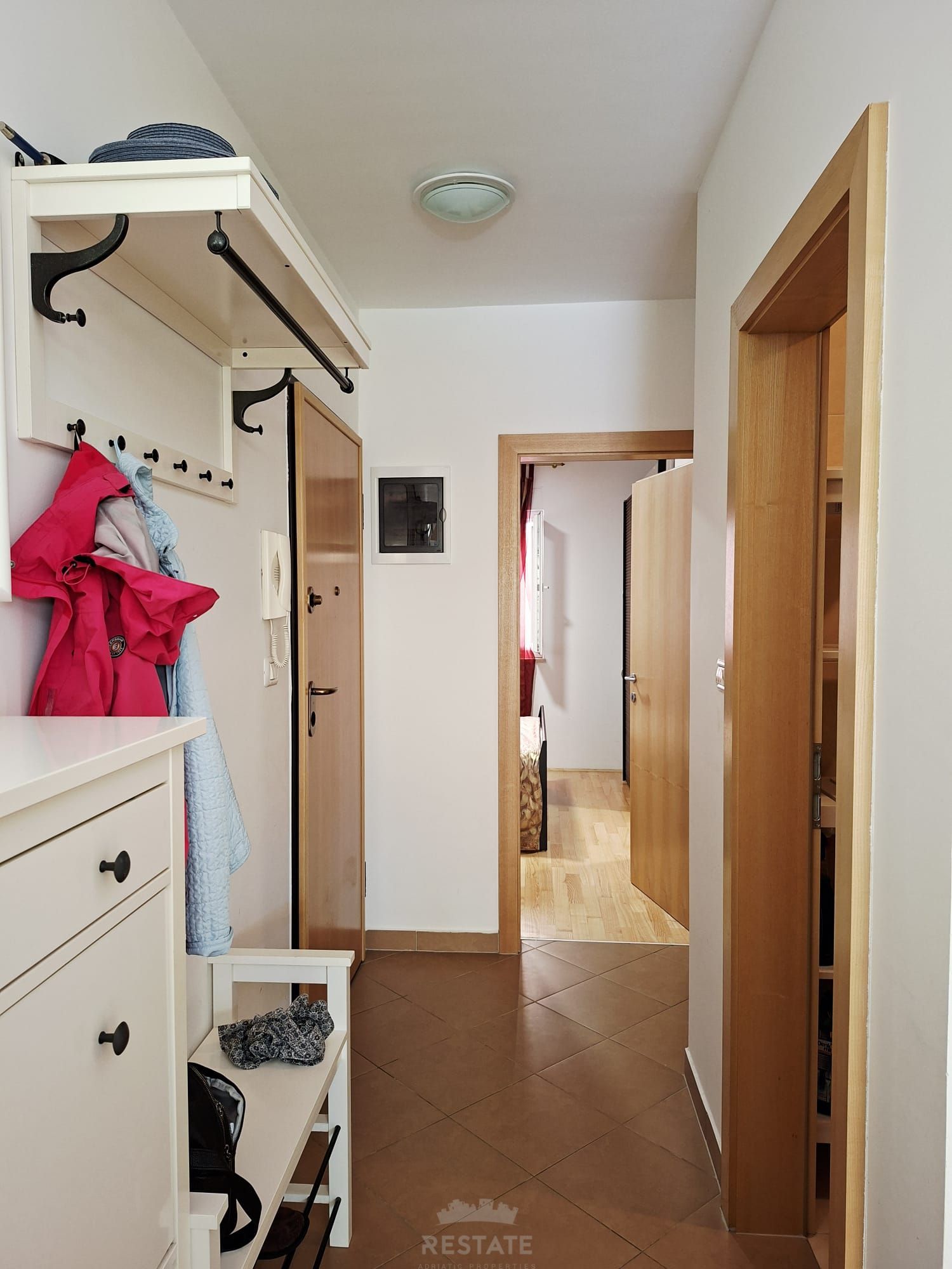 300 m od morja, opremljeno, 2S+DB, 1x PM, balkon, etažirano — Istarska ulica 21c