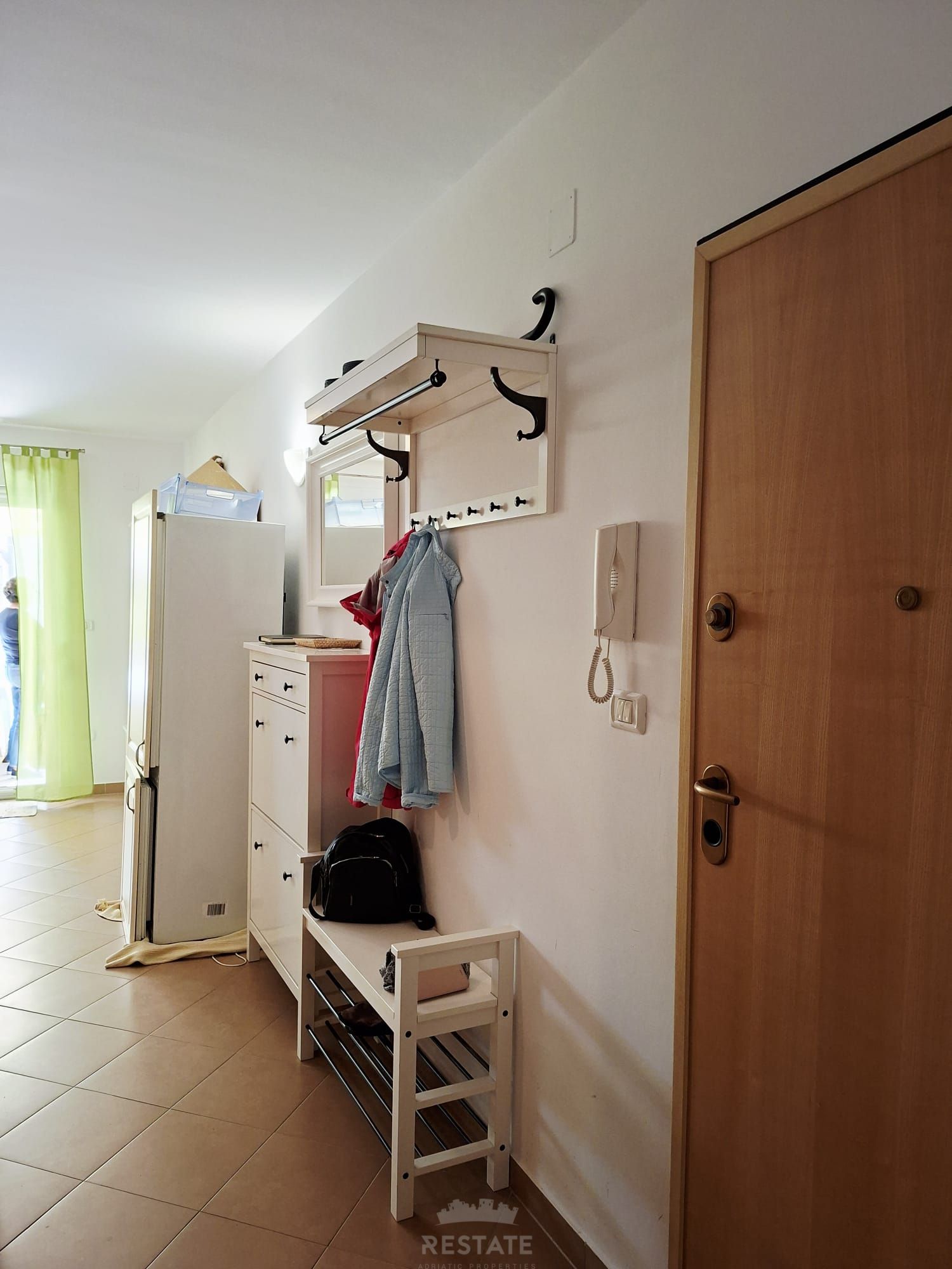 300 m od morja, opremljeno, 2S+DB, 1x PM, balkon, etažirano — Istarska ulica 21c