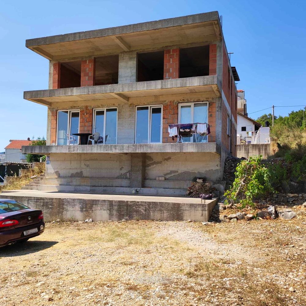 Pelješac, nedokončana hiša, s 6 app — Brig 18a