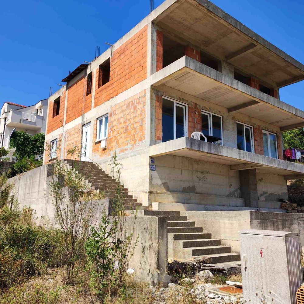 Pelješac, nedokončana hiša, s 6 app — Brig 18a