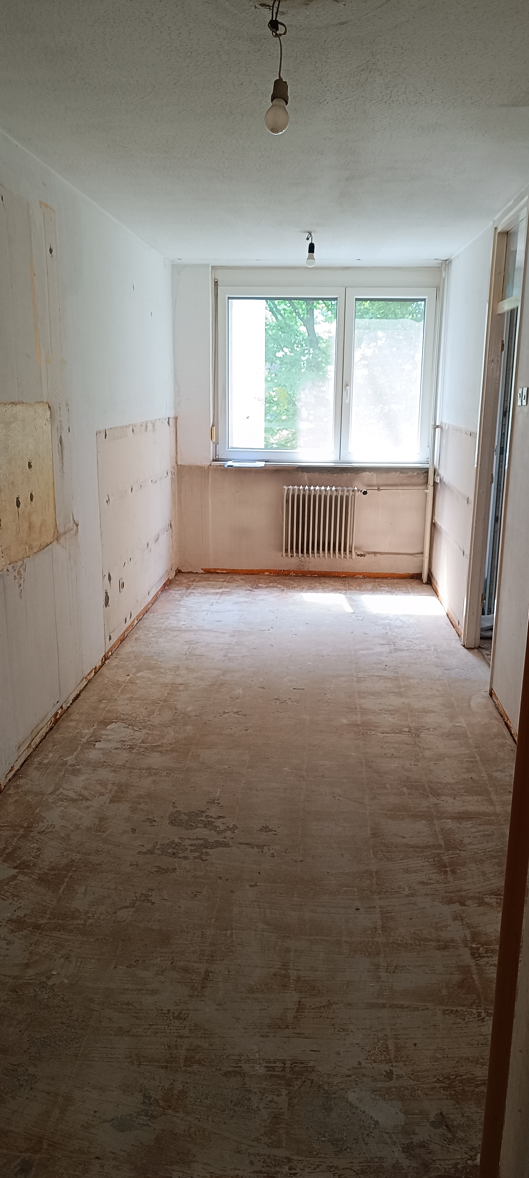 75 m2, 3-sobno, zgrajeno l. 1974, 2/6 nad., Prodamo 3-sobno stanovanje - Ljubljana, Dunajska bližina, prodamo. Cena: 339.000,00 EUR