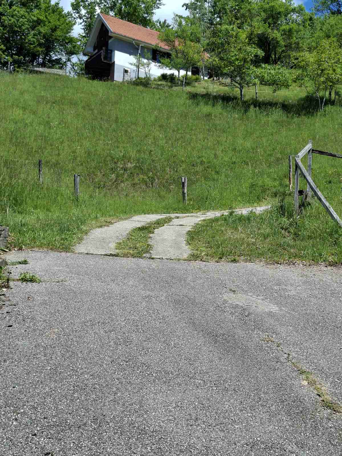 PRODAJ VIKEND,ZIDAN,NAJBLIŽJI NASLOV JE NADOLE 42,ŽETALE