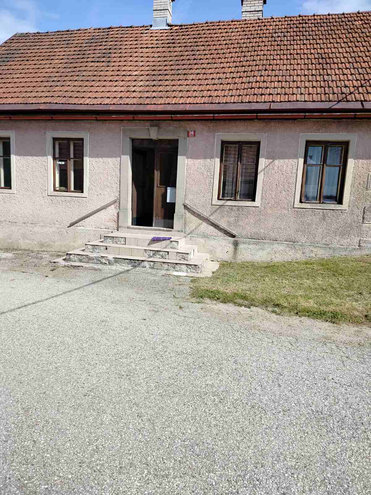 PRODAJA,HIŠA Z ZEMLJIŠČEM
