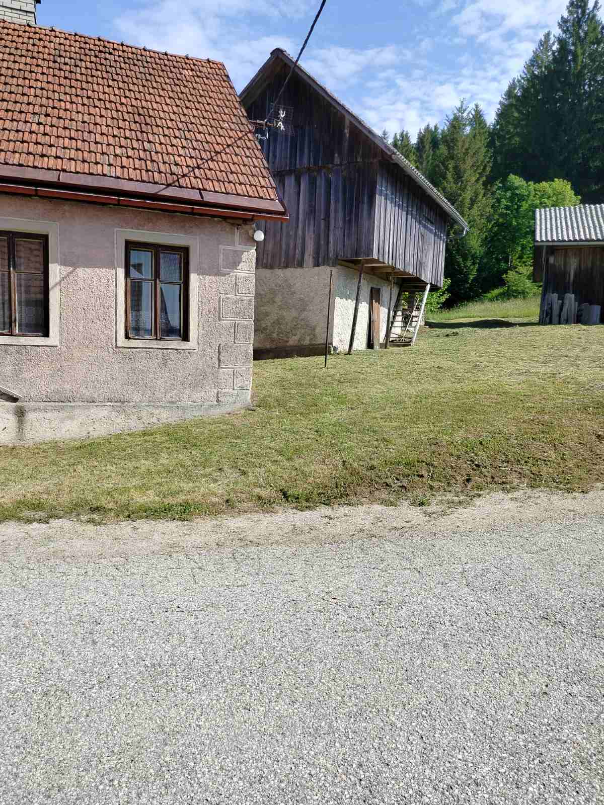 PRODAJA,HIŠA Z ZEMLJIŠČEM