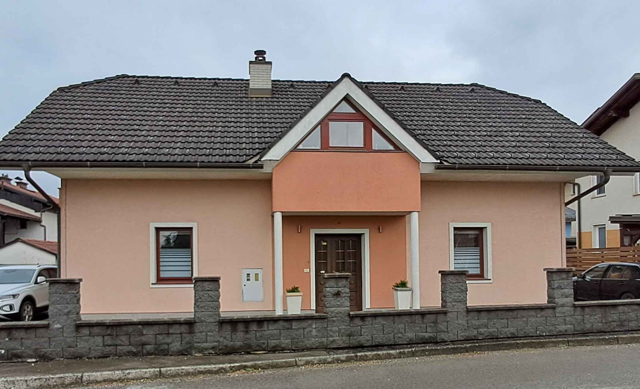 PRODAJA,HIŠA SAMOSTOJNA — Ulica 7. avgusta 12