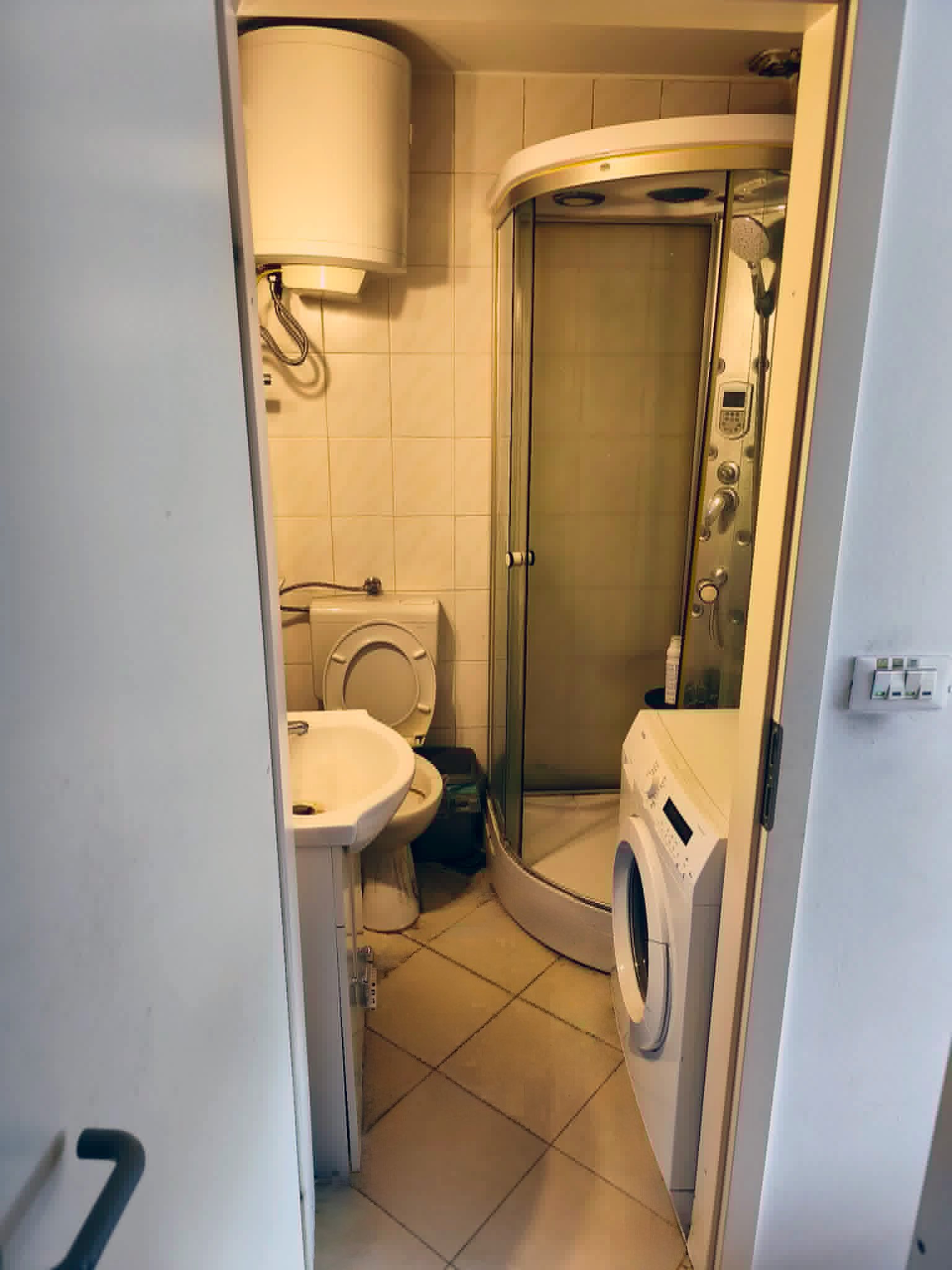 PRODAJA,STANOVANJE,GARSONJERA,LJUBLJANA ZA BAVARSKIM DVOROM — Vošnjakova ulica 12