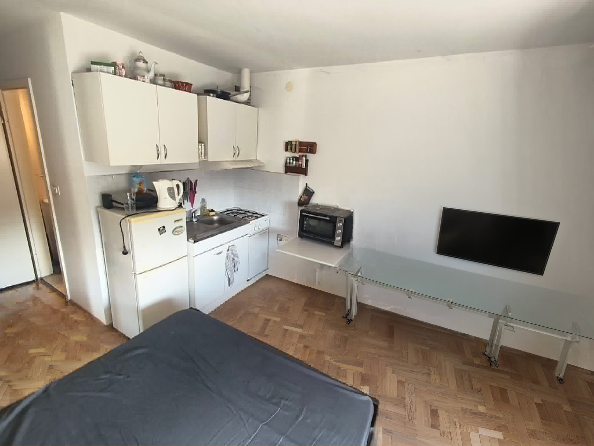 PRODAJA,STANOVANJE,GARSONJERA,LJUBLJANA ZA BAVARSKIM DVOROM — Vošnjakova ulica 12