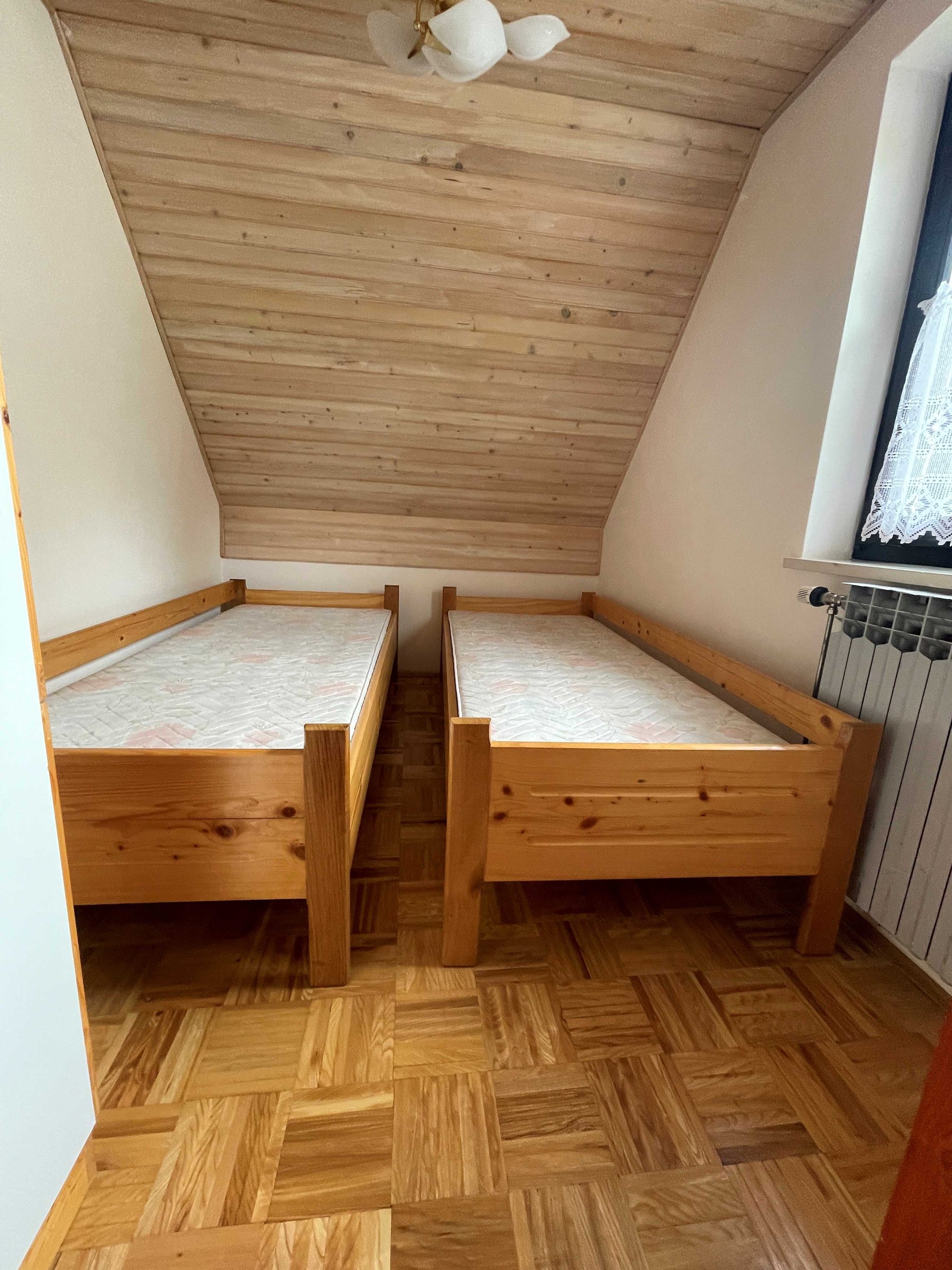 PRODAJA VIKEND DVOJČEK,BIVALEN