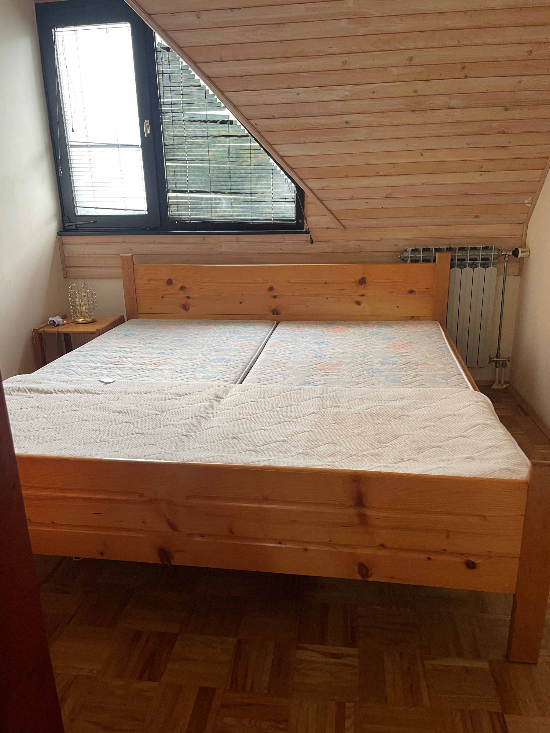 PRODAJA VIKEND DVOJČEK,BIVALEN