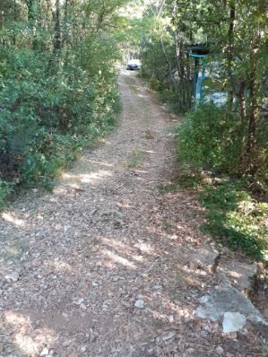 Kamper parcela: jugovzhodna Istra, Duga Uvala, 300m od morja — Koordinate 44.922062, 14.022118