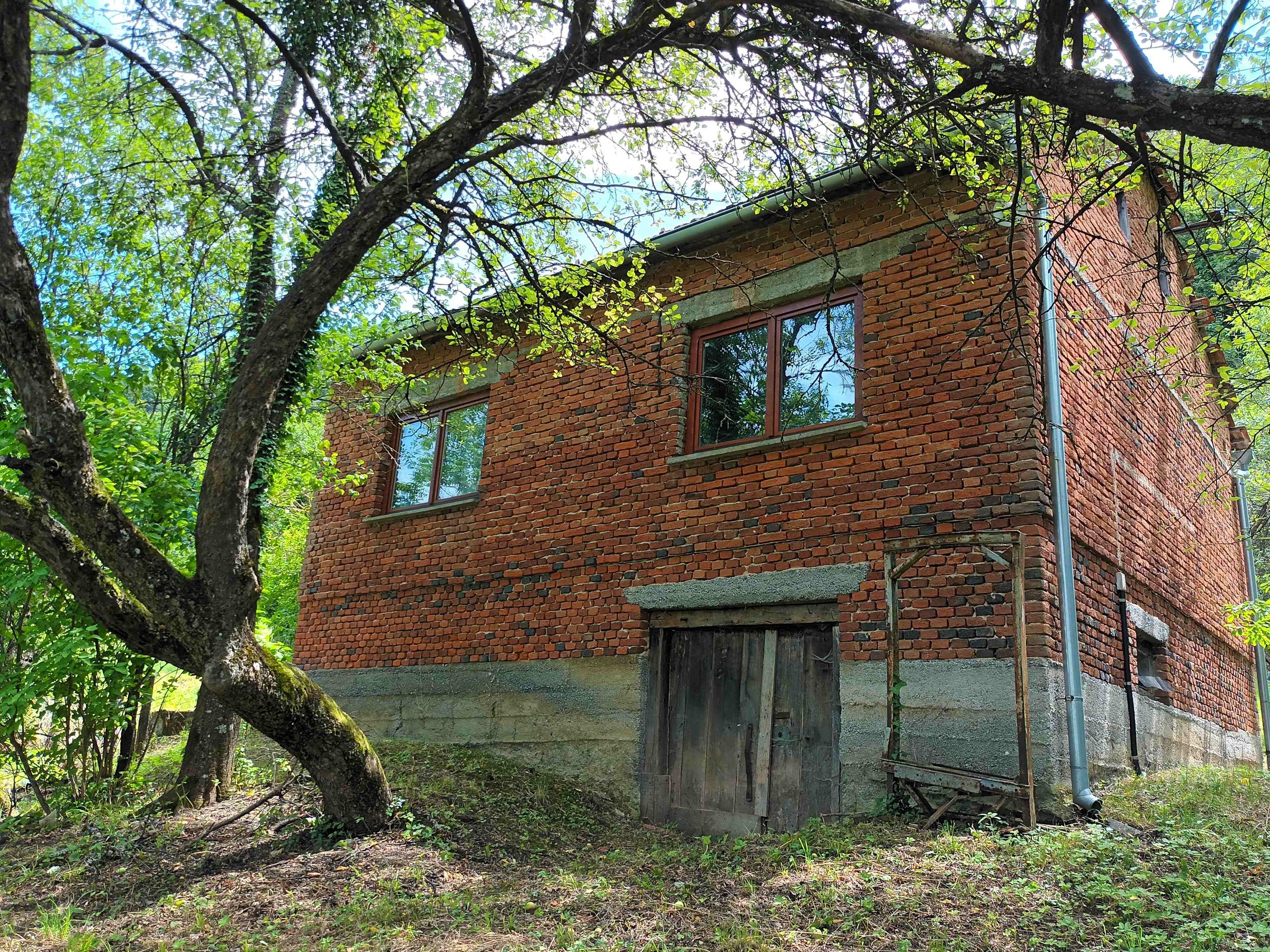 PRODAJA,POSEST,KMETIJA — Koordinate 46.176563, 15.648881