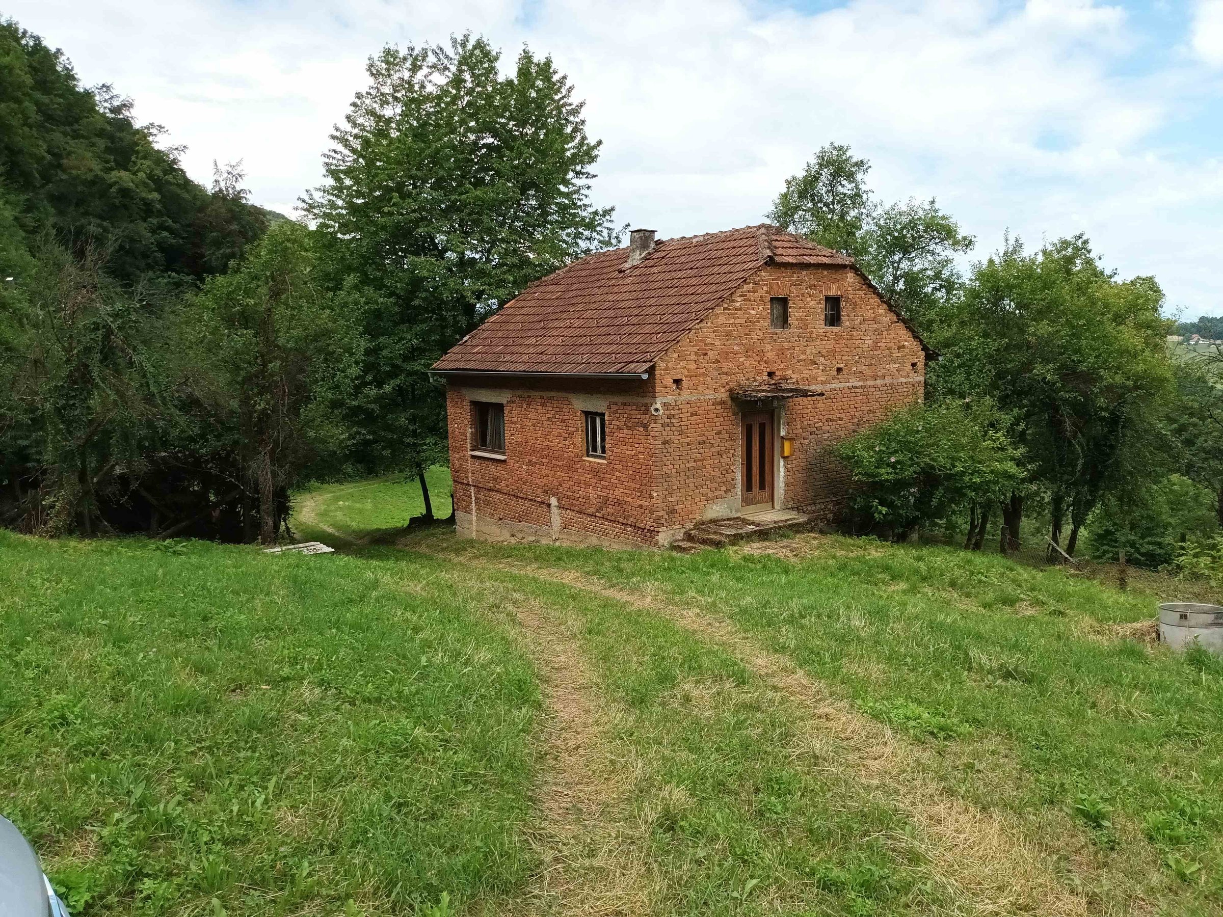 PRODAJA,POSEST,KMETIJA — Koordinate 46.176563, 15.648881