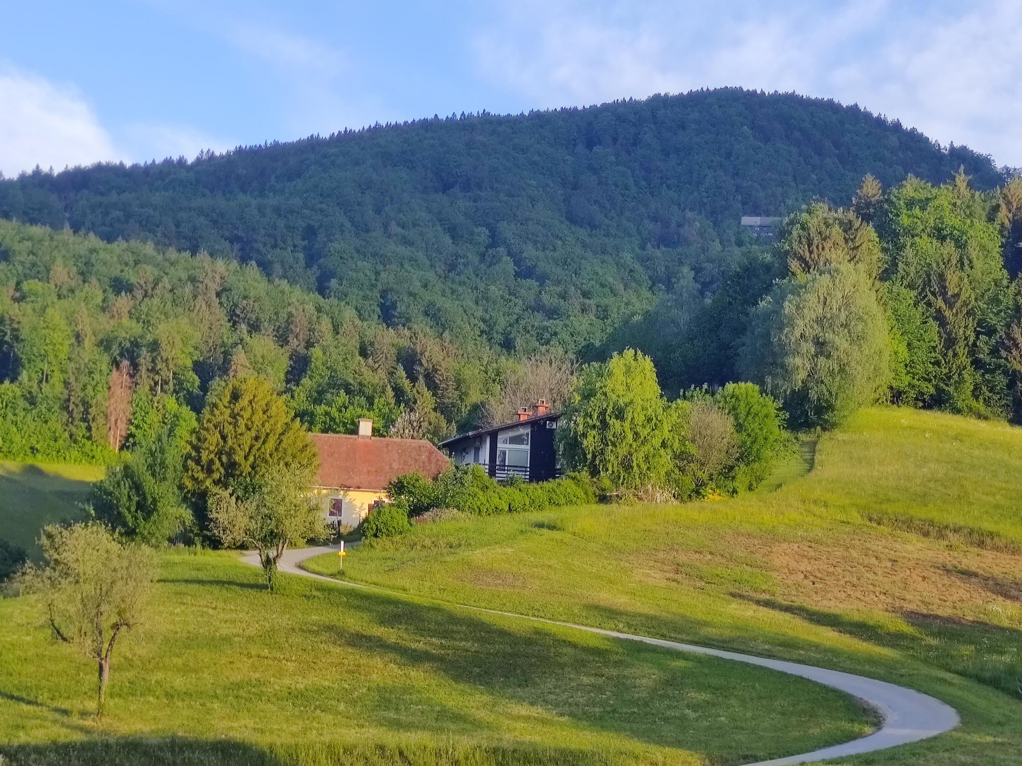 PRODAJA,HIŠA,SAMOSTOJNA — Jamniška cesta 10